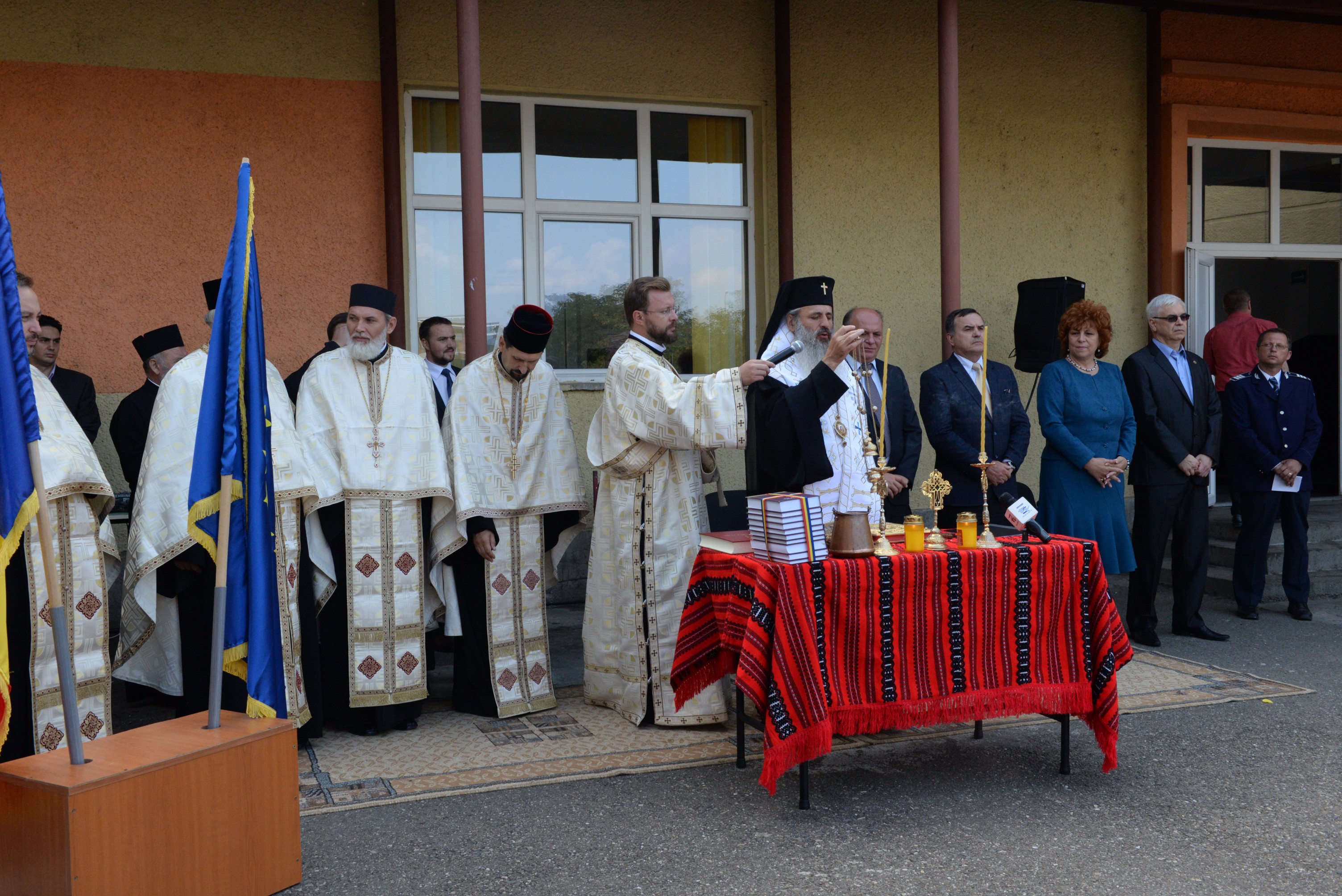 IPS Mitropolit Teofan, prezent în Piatra Neamţ la deschiderea anului şcolar