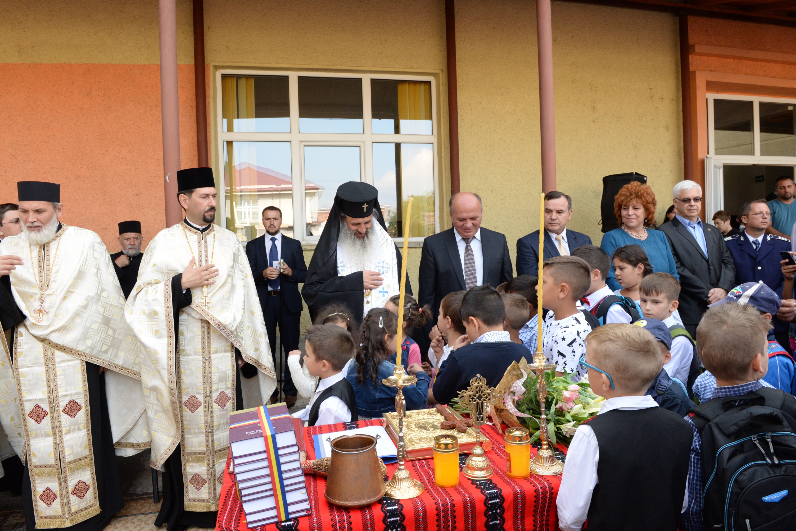 IPS Mitropolit Teofan, prezent în Piatra Neamţ la deschiderea anului şcolar