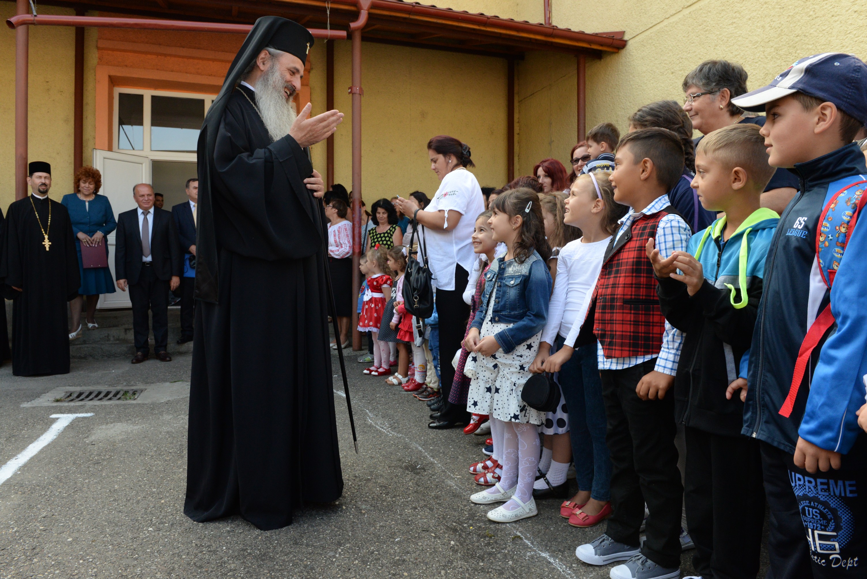 IPS Mitropolit Teofan, prezent în Piatra Neamţ la deschiderea anului şcolar
