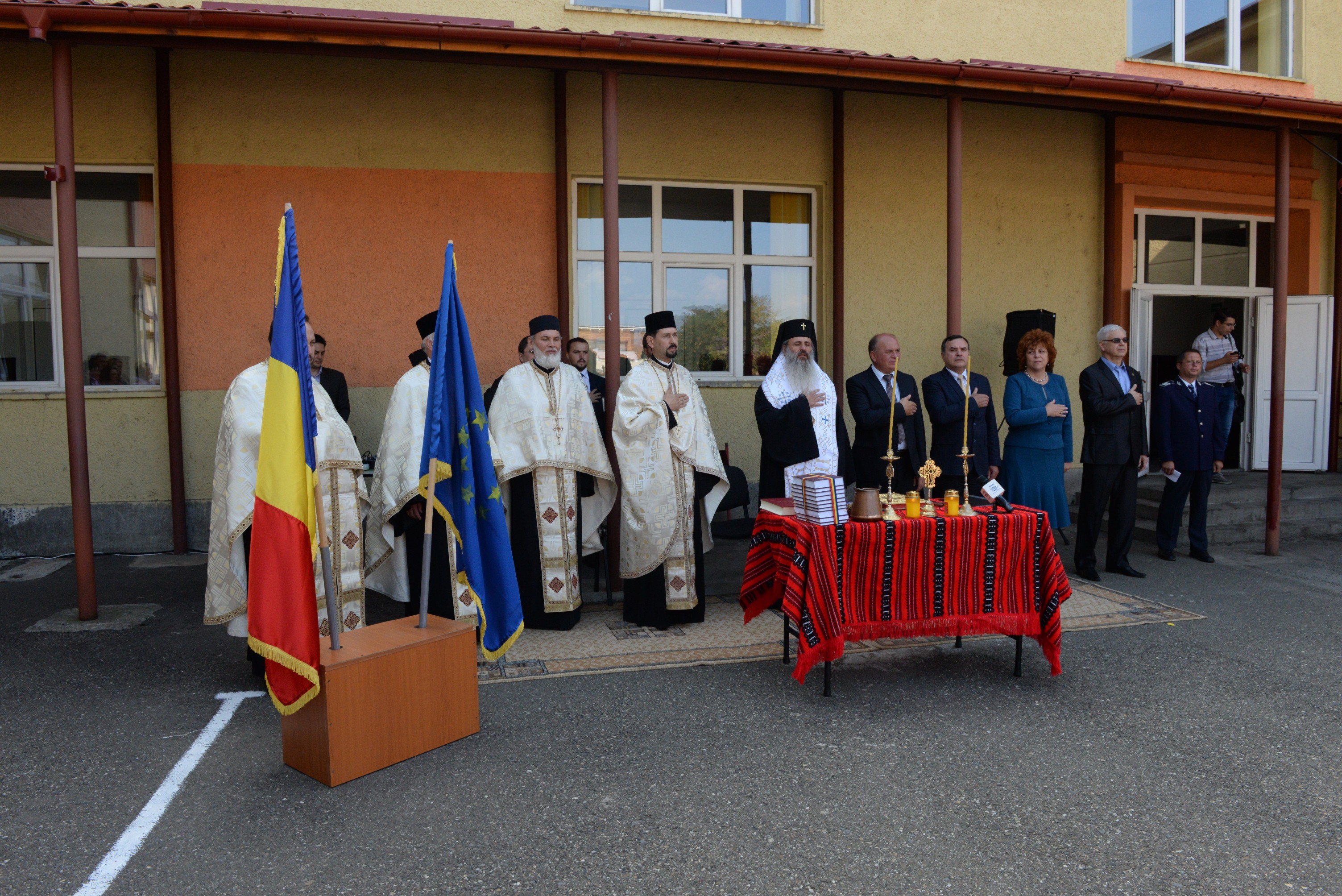 IPS Mitropolit Teofan, prezent în Piatra Neamţ la deschiderea anului şcolar