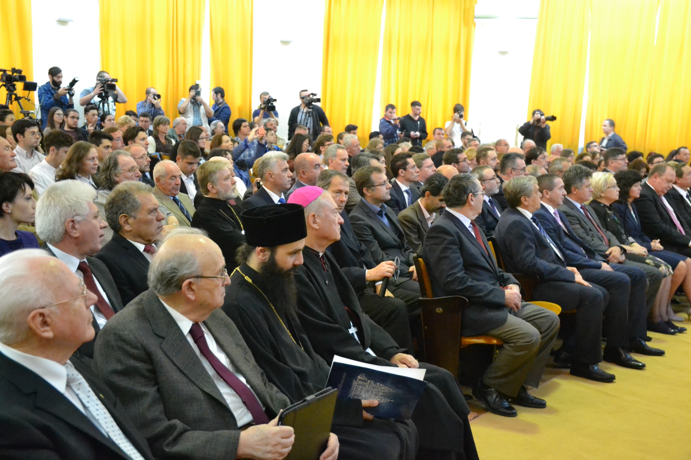 Deschidere de an universitar: „Omul nu poate fi redus la o minte care cugetă”