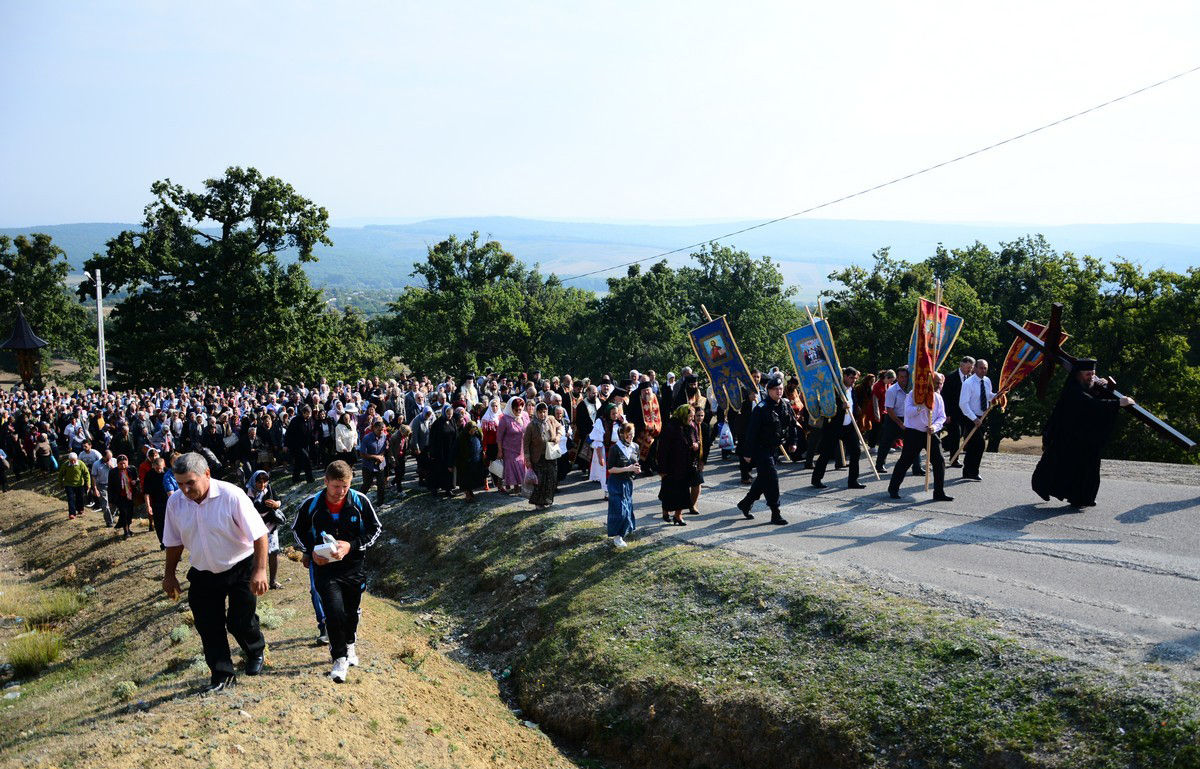 Procesiunea „Drumul Crucii“, la Mănăstirea Hadâmbu