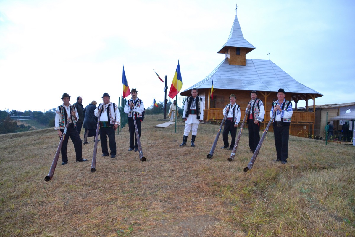 Paraclisul din Corni, sfinţit de PS Calinic Botoşăneanul