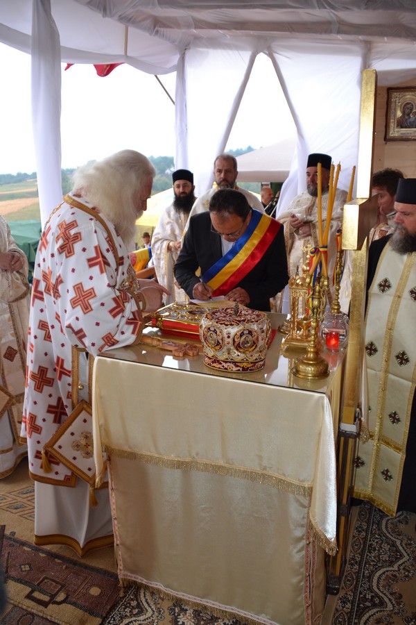 Paraclisul din Corni, sfinţit de PS Calinic Botoşăneanul