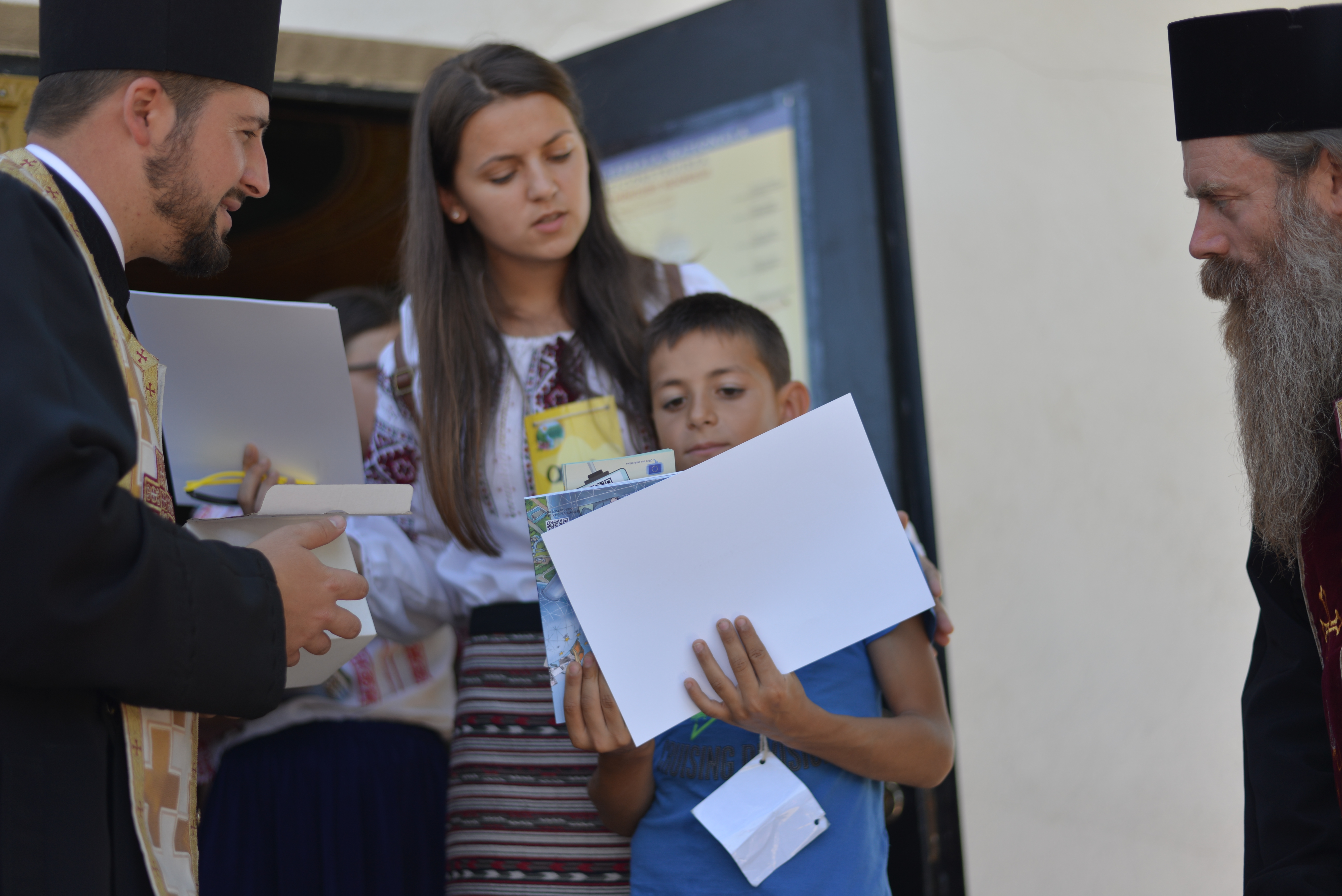 Tineri din trei filiale ATOR din Arhiepiscopia Iaşilor au oferit clipe de bucurie copiilor din Orăşeni-Vale