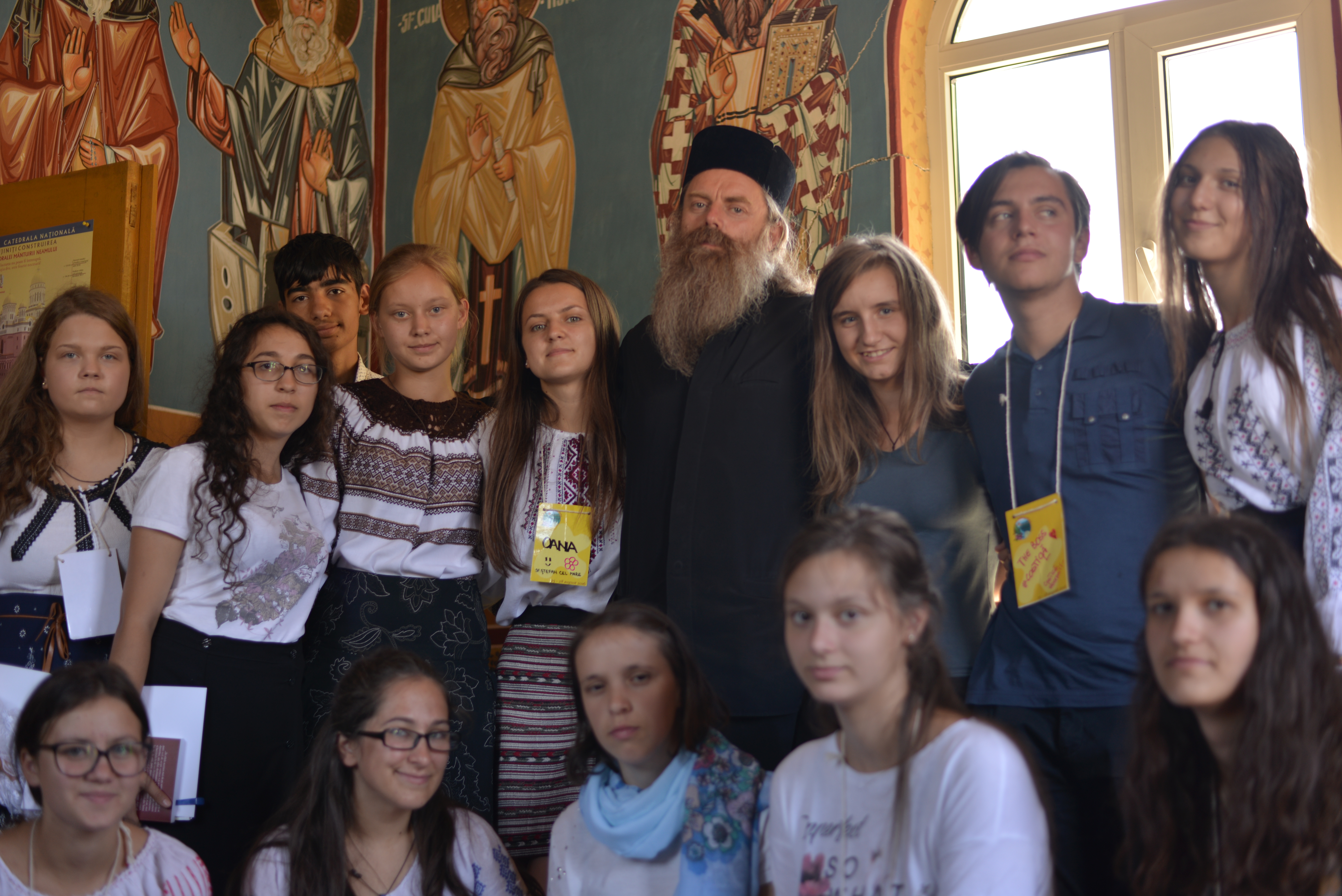 Tineri din trei filiale ATOR din Arhiepiscopia Iaşilor au oferit clipe de bucurie copiilor din Orăşeni-Vale