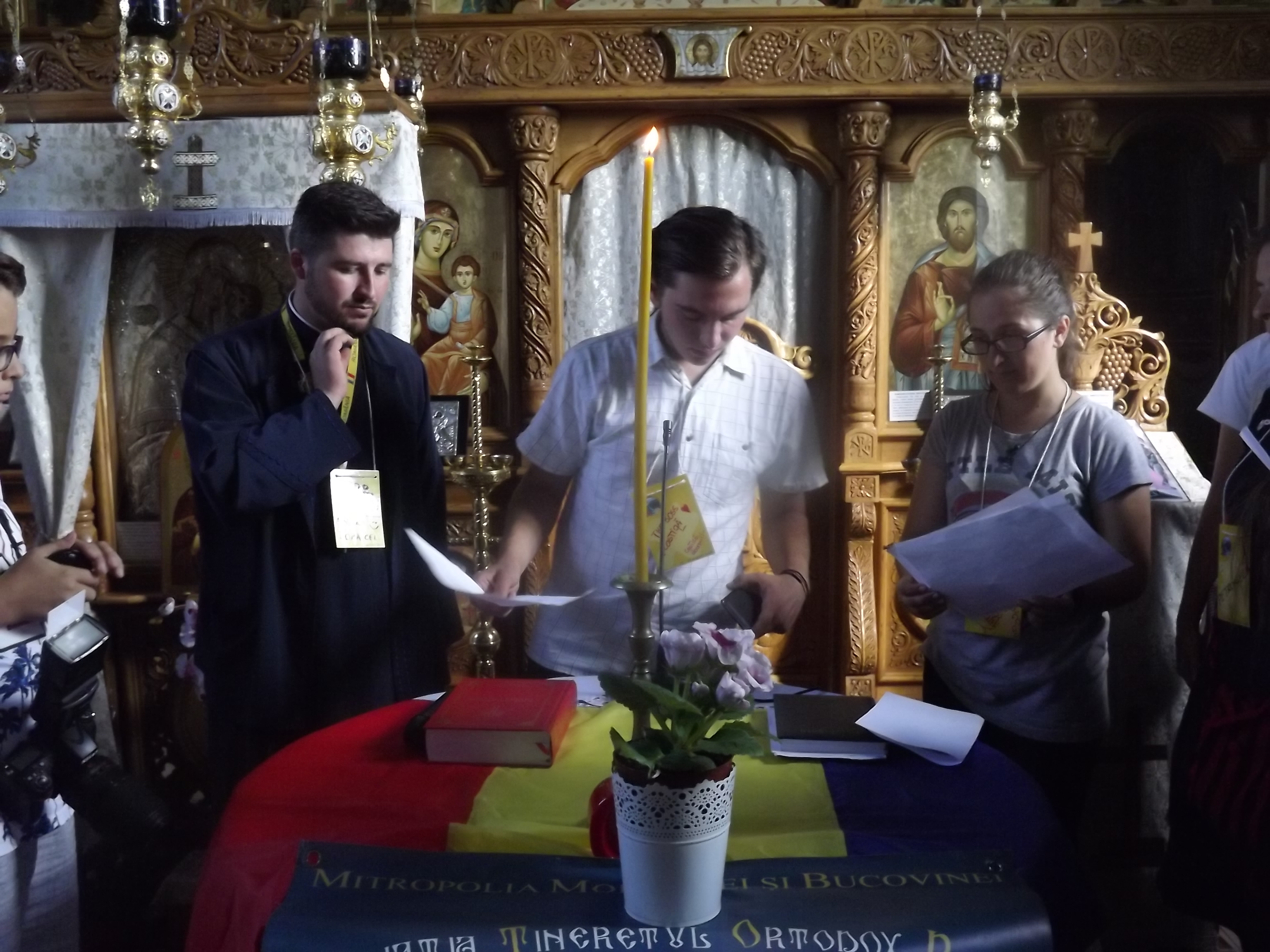 Tineri din trei filiale ATOR din Arhiepiscopia Iaşilor au oferit clipe de bucurie copiilor din Orăşeni-Vale