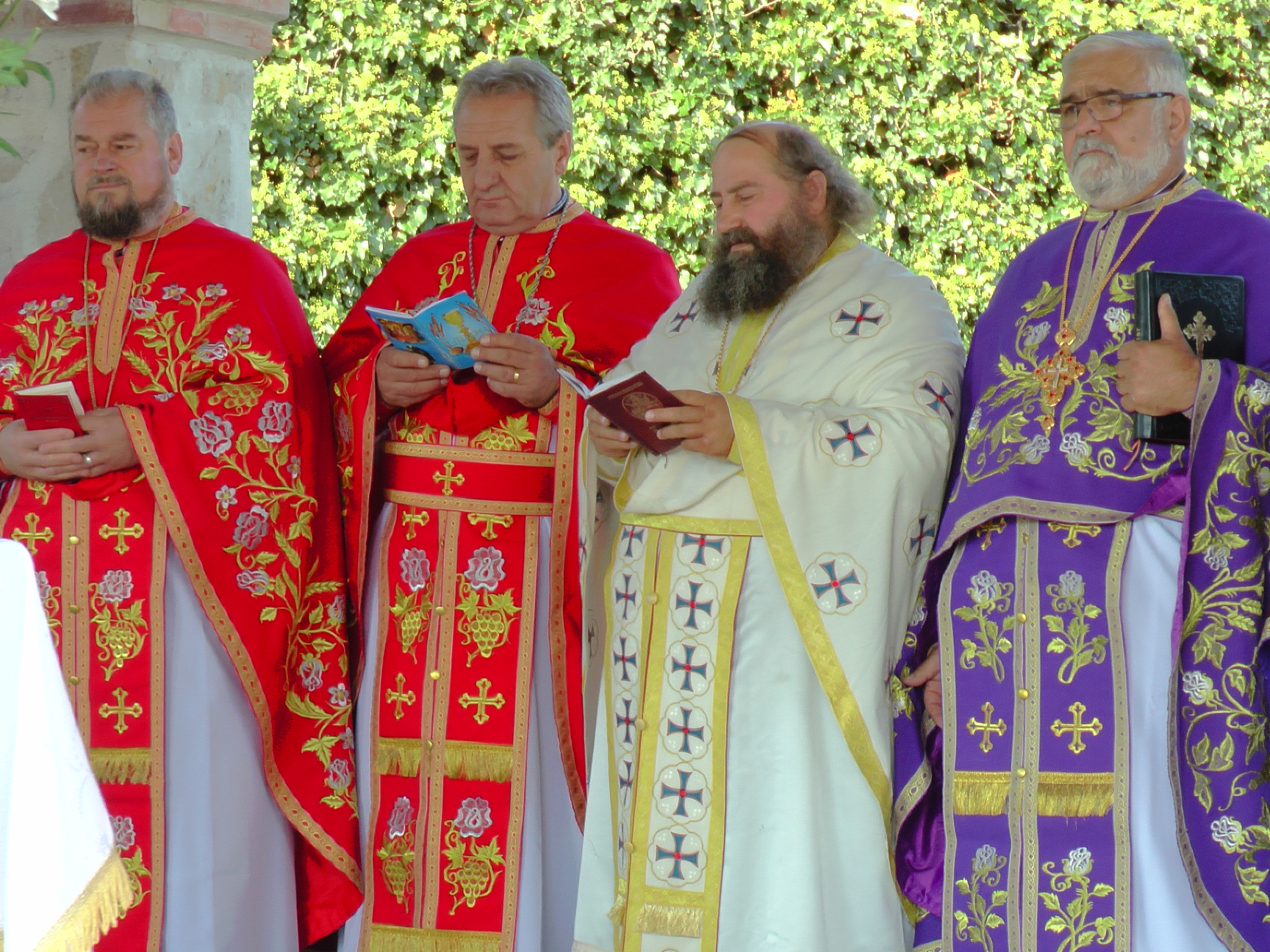 Brâul Maicii Domnului, adus la hramul Mănăstirii Râșca