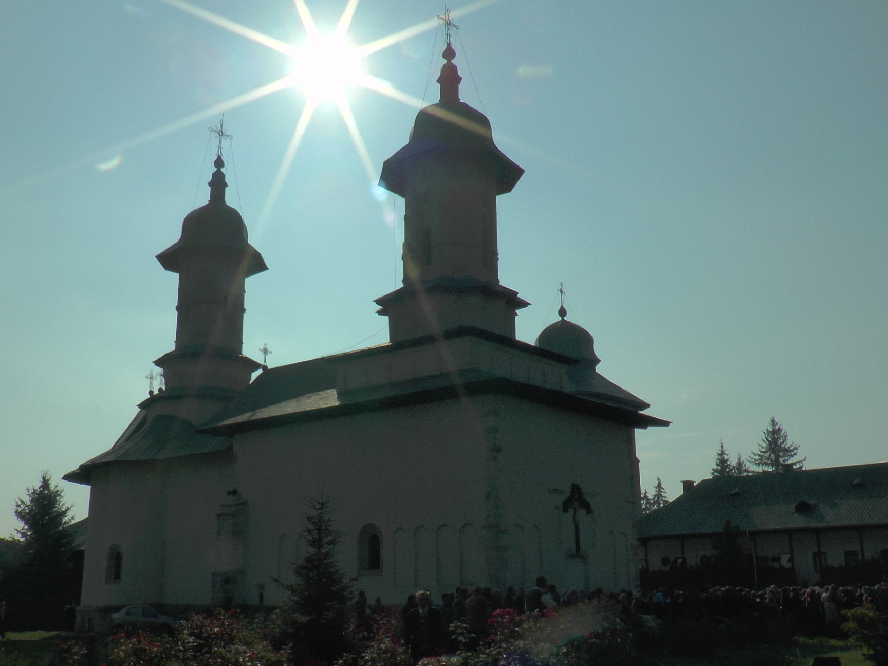 Brâul Maicii Domnului, adus la hramul Mănăstirii Râșca