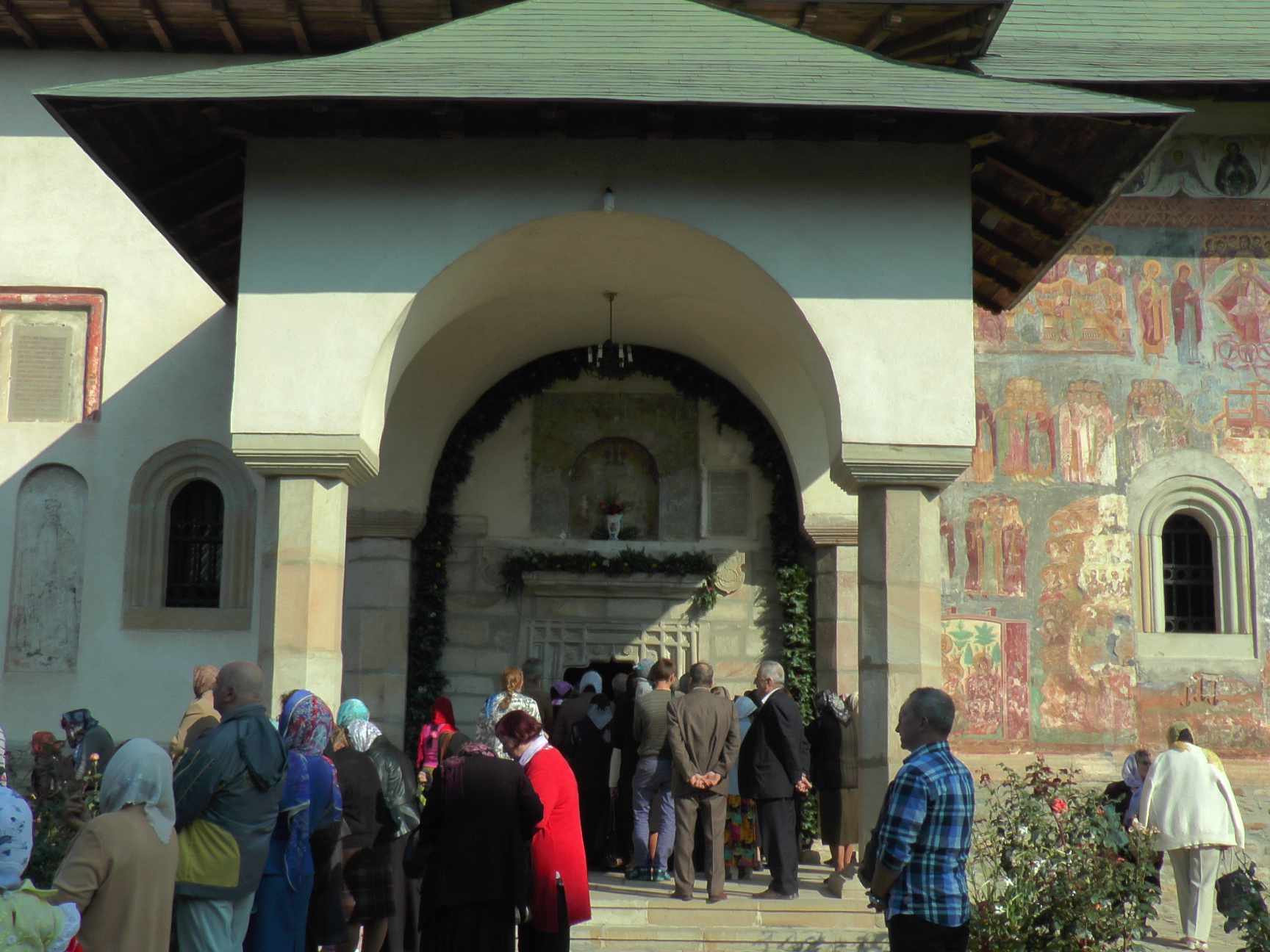 Brâul Maicii Domnului, adus la hramul Mănăstirii Râșca