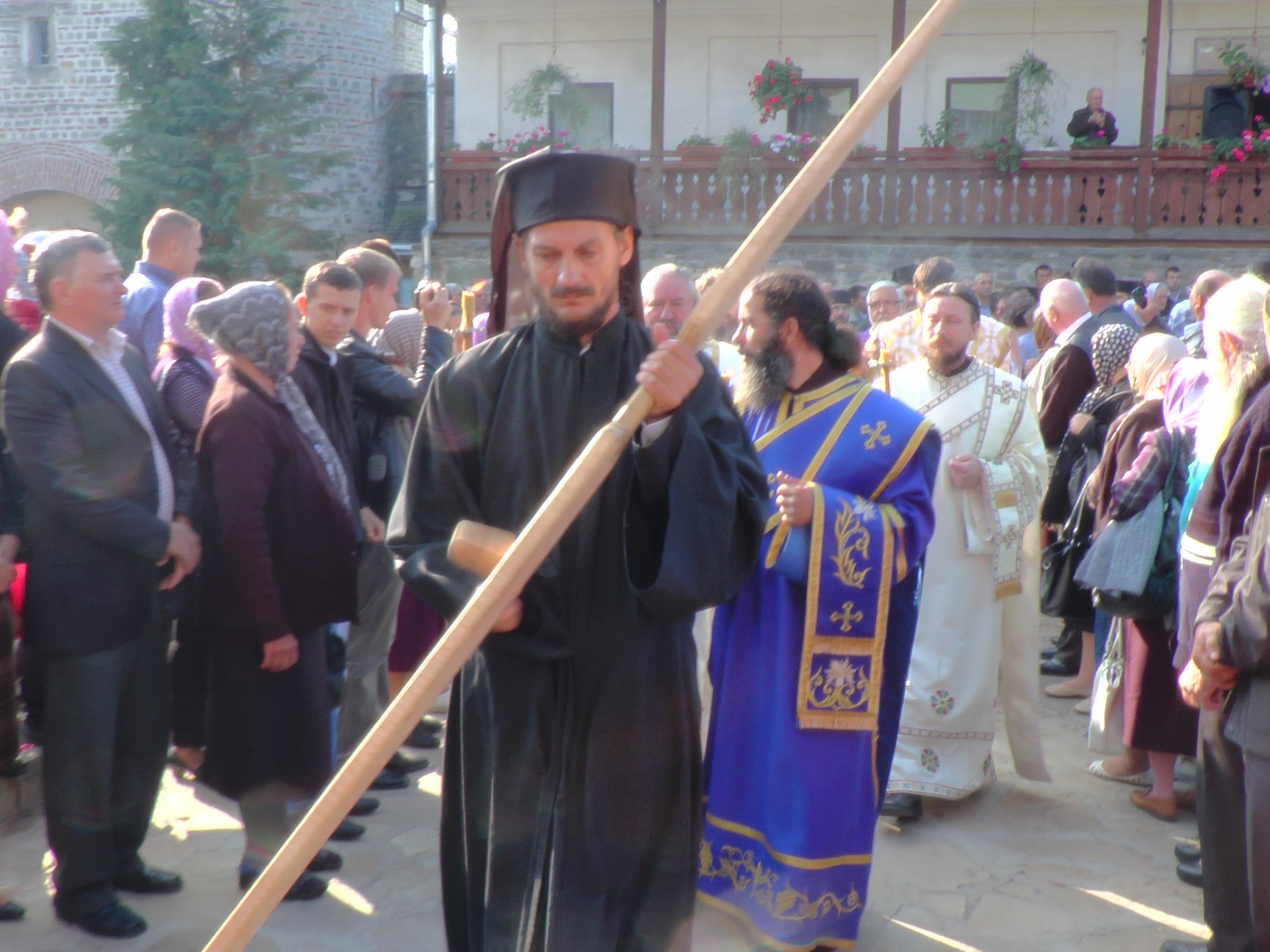 Brâul Maicii Domnului, adus la hramul Mănăstirii Râșca