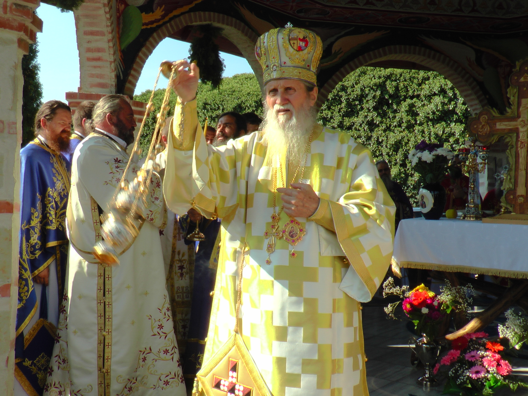 Brâul Maicii Domnului, adus la hramul Mănăstirii Râșca