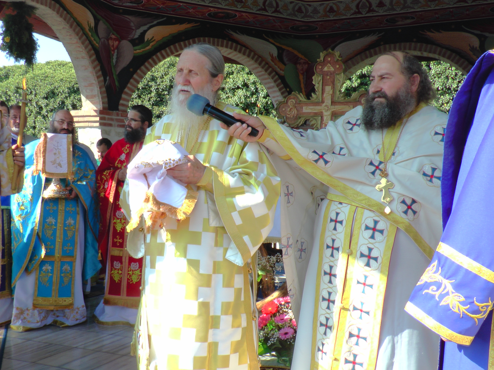 Brâul Maicii Domnului, adus la hramul Mănăstirii Râșca