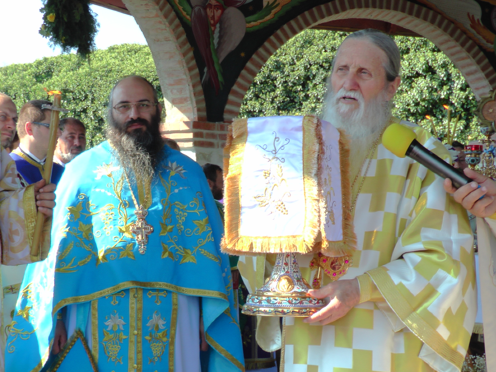 Brâul Maicii Domnului, adus la hramul Mănăstirii Râșca