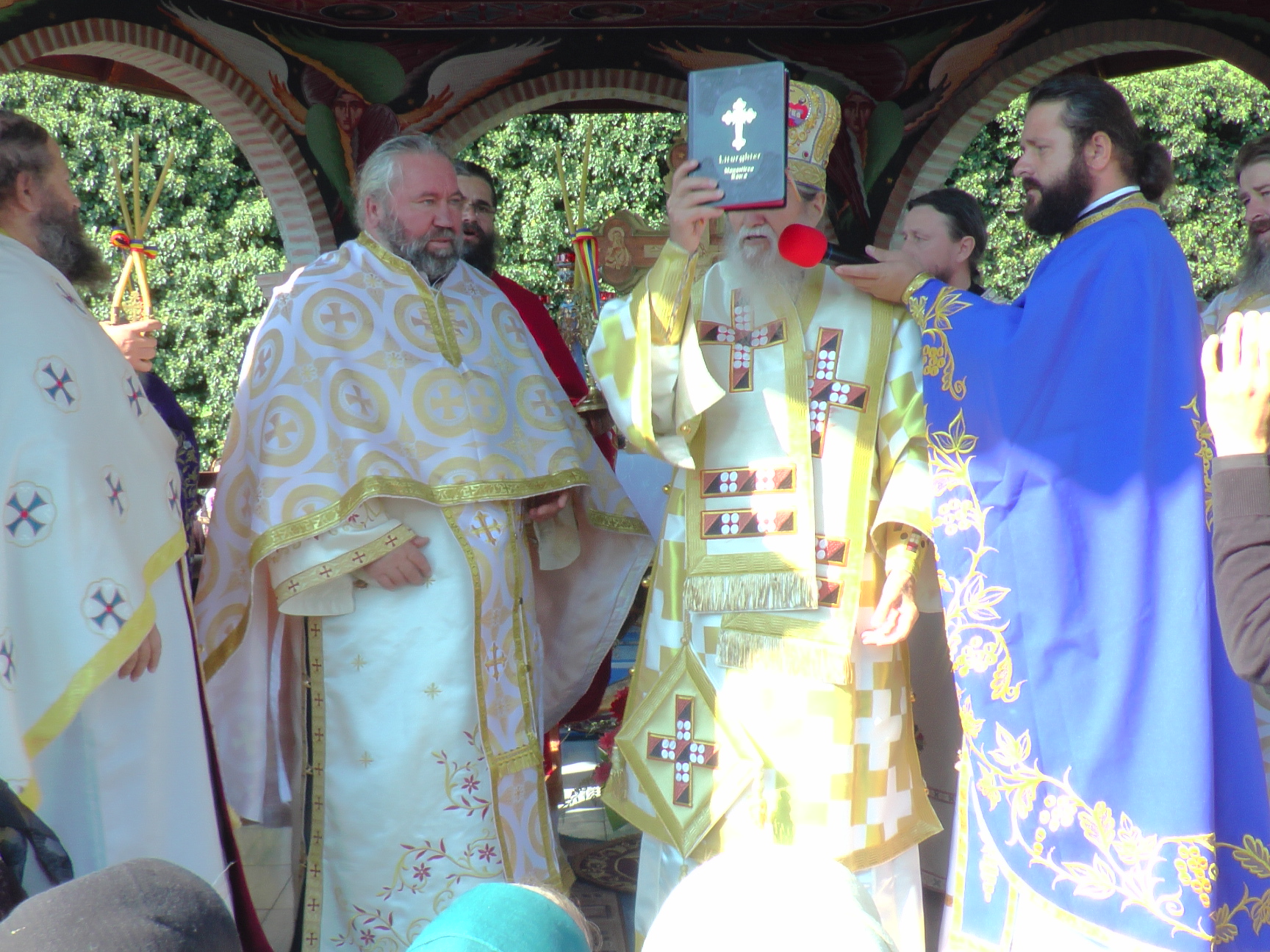 Brâul Maicii Domnului, adus la hramul Mănăstirii Râșca