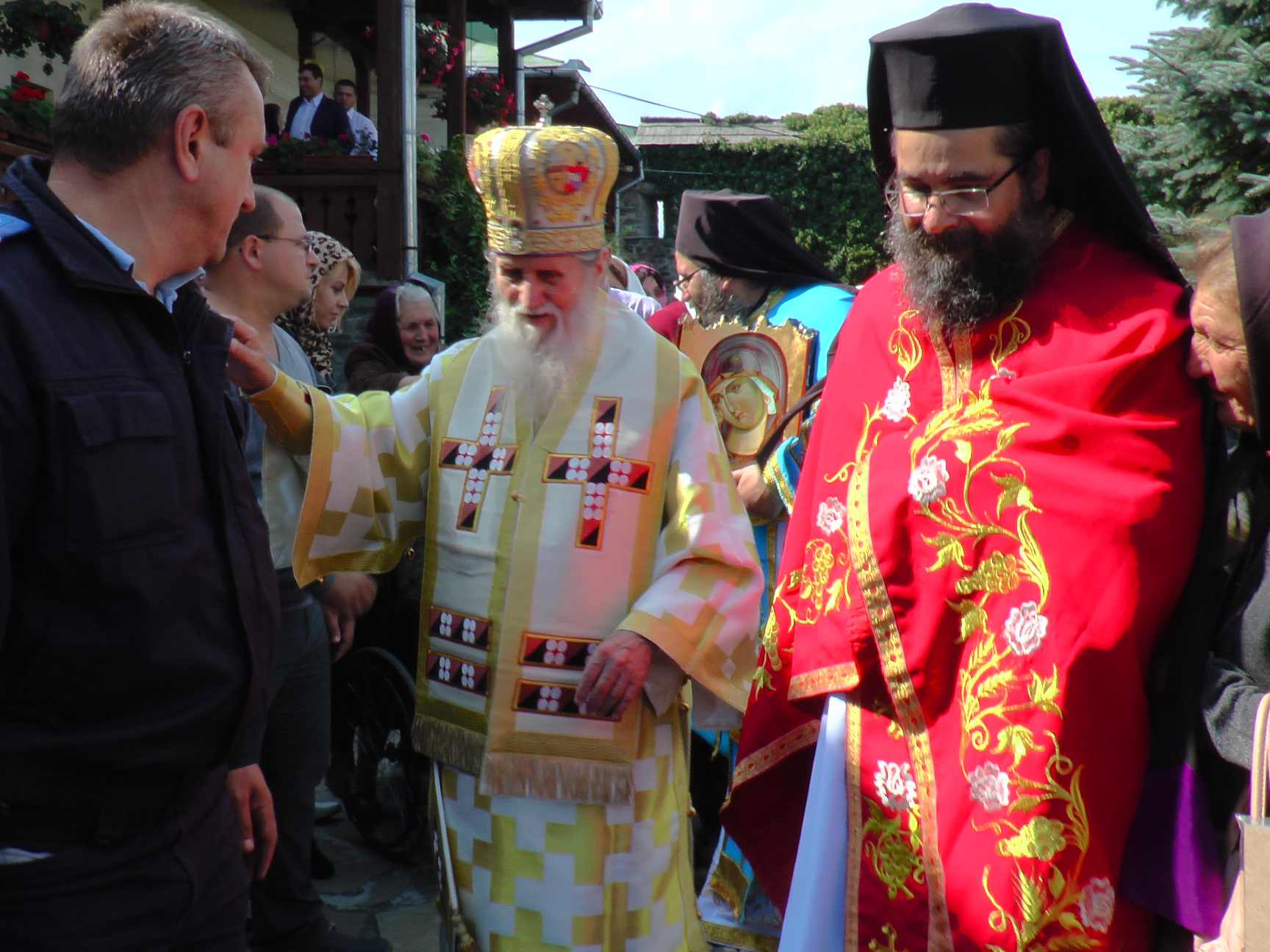 Brâul Maicii Domnului, adus la hramul Mănăstirii Râșca