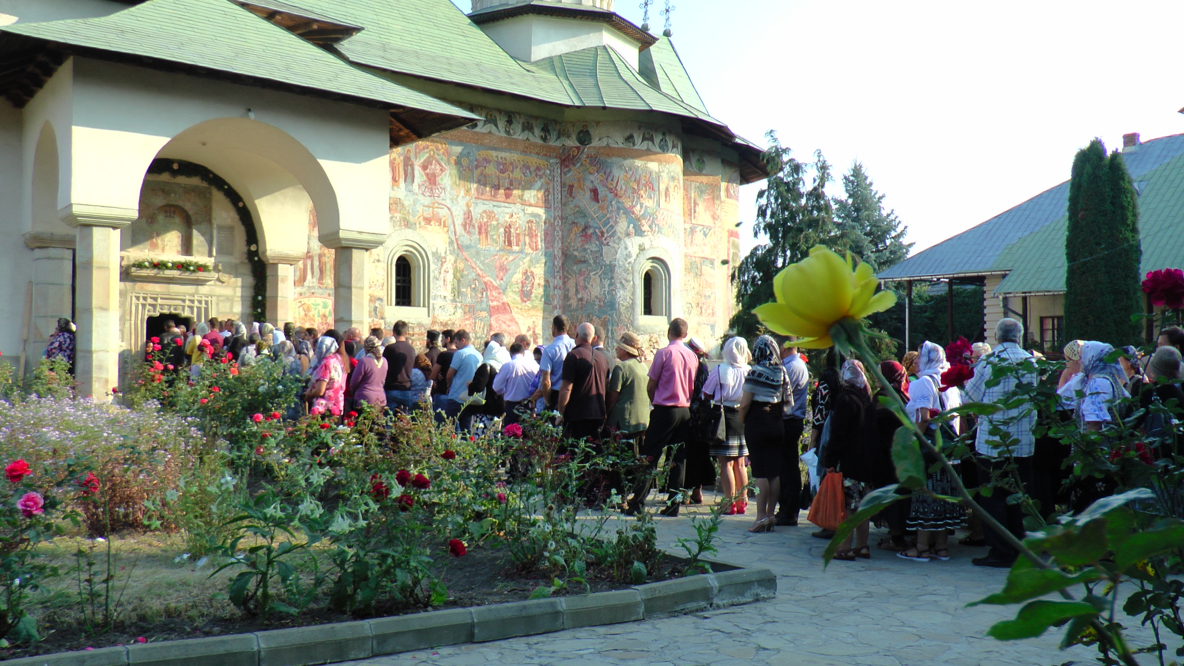 Brâul Maicii Domnului, adus la hramul Mănăstirii Râșca