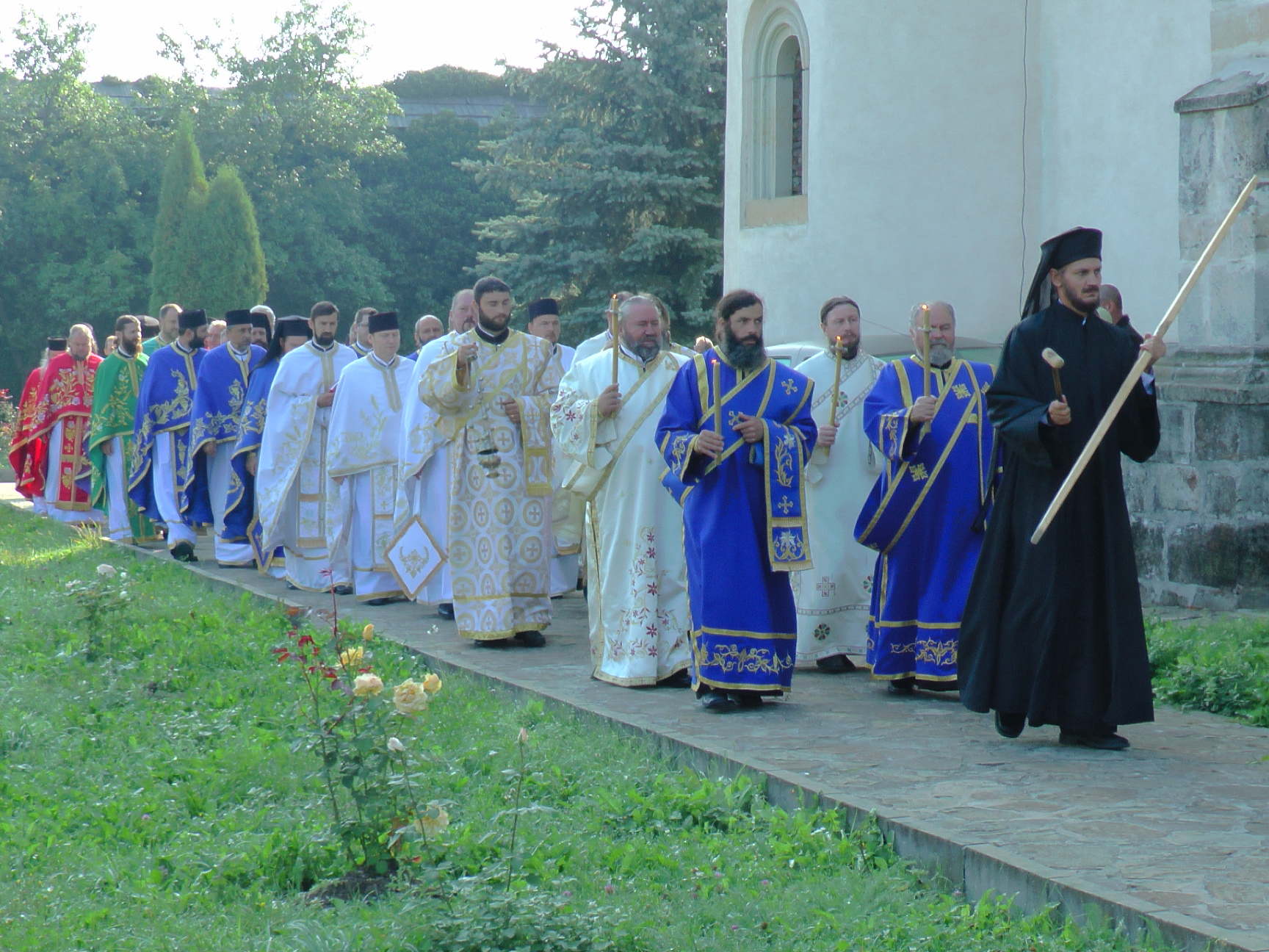 Brâul Maicii Domnului, adus la hramul Mănăstirii Râșca