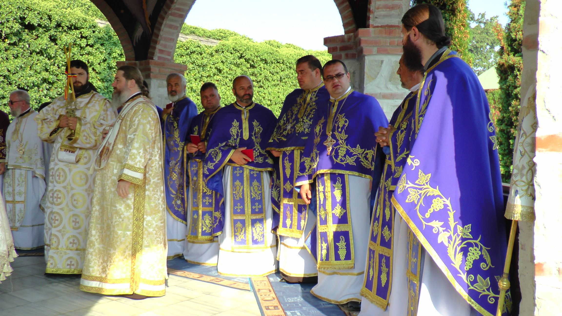 Brâul Maicii Domnului, adus la hramul Mănăstirii Râșca