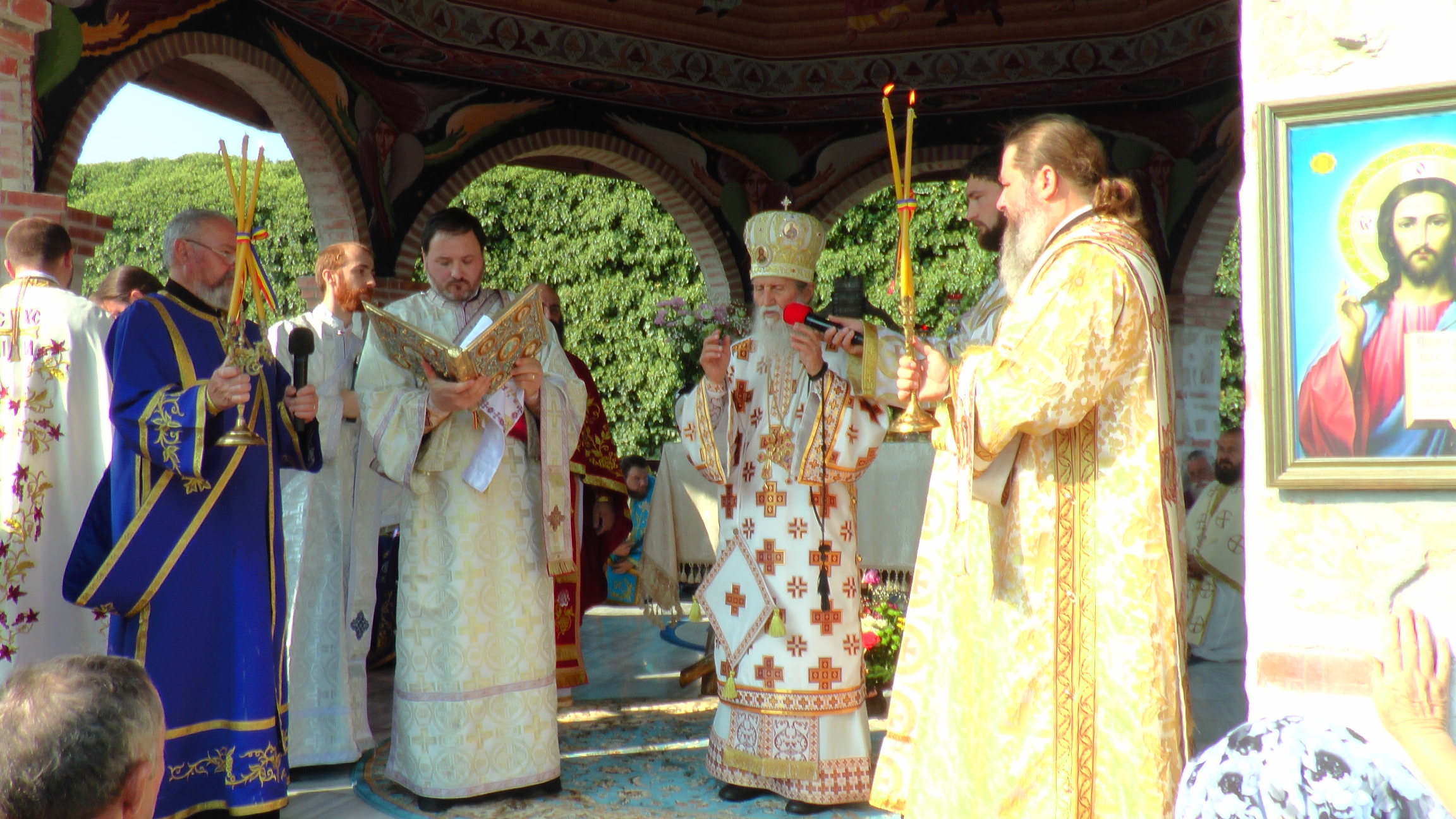 Brâul Maicii Domnului, adus la hramul Mănăstirii Râșca