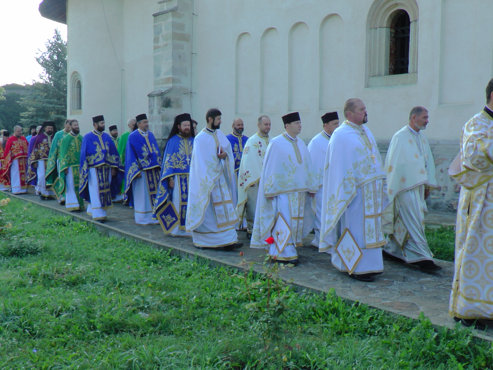Brâul Maicii Domnului, adus la hramul Mănăstirii Râșca