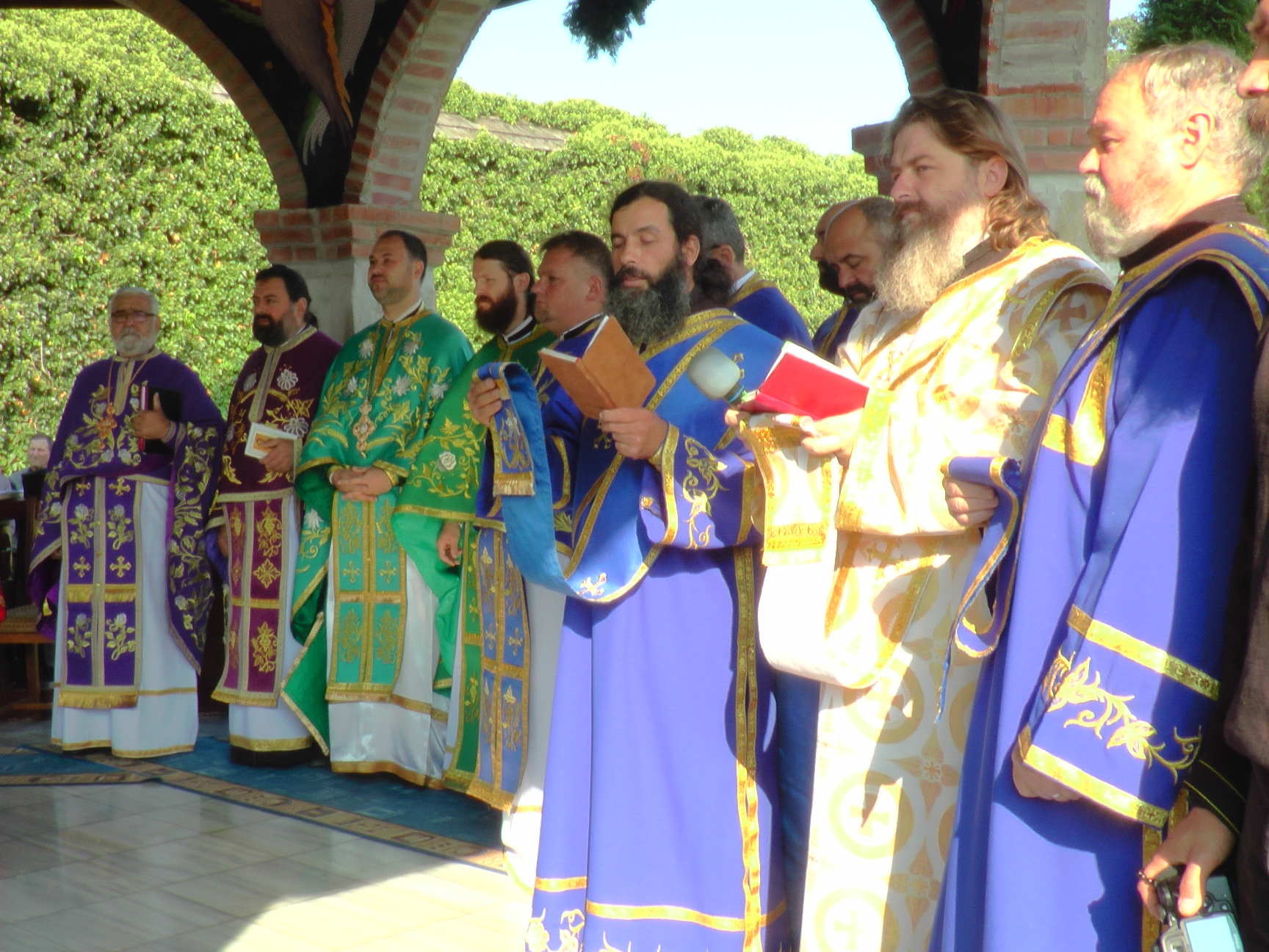 Brâul Maicii Domnului, adus la hramul Mănăstirii Râșca