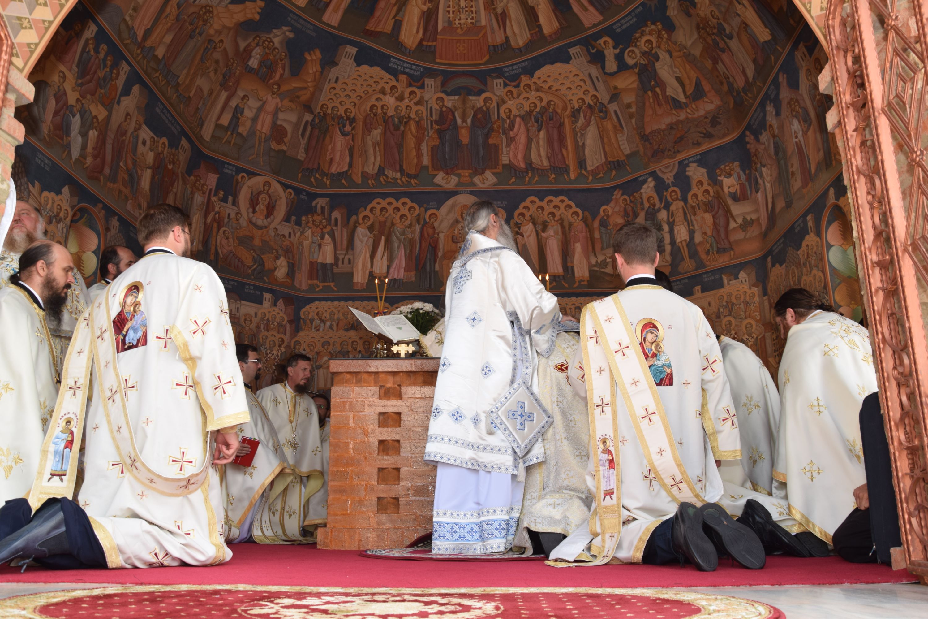 IPS Părinte Teofan, la hramul Mănăstirii Hadâmbu: „Maica Domnului este cinstită prin nașterea de prunci”