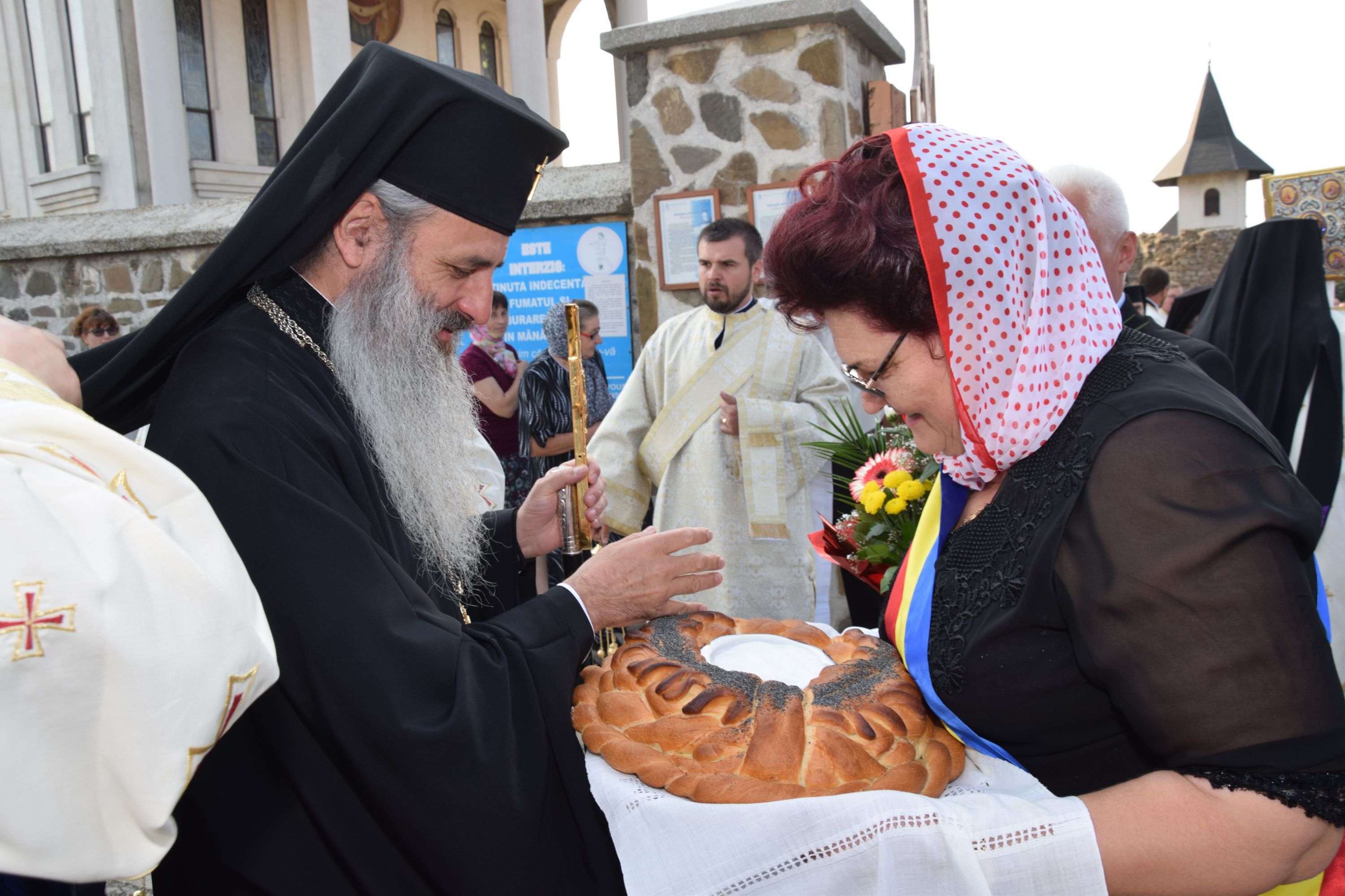 IPS Părinte Teofan, la hramul Mănăstirii Hadâmbu: „Maica Domnului este cinstită prin nașterea de prunci”