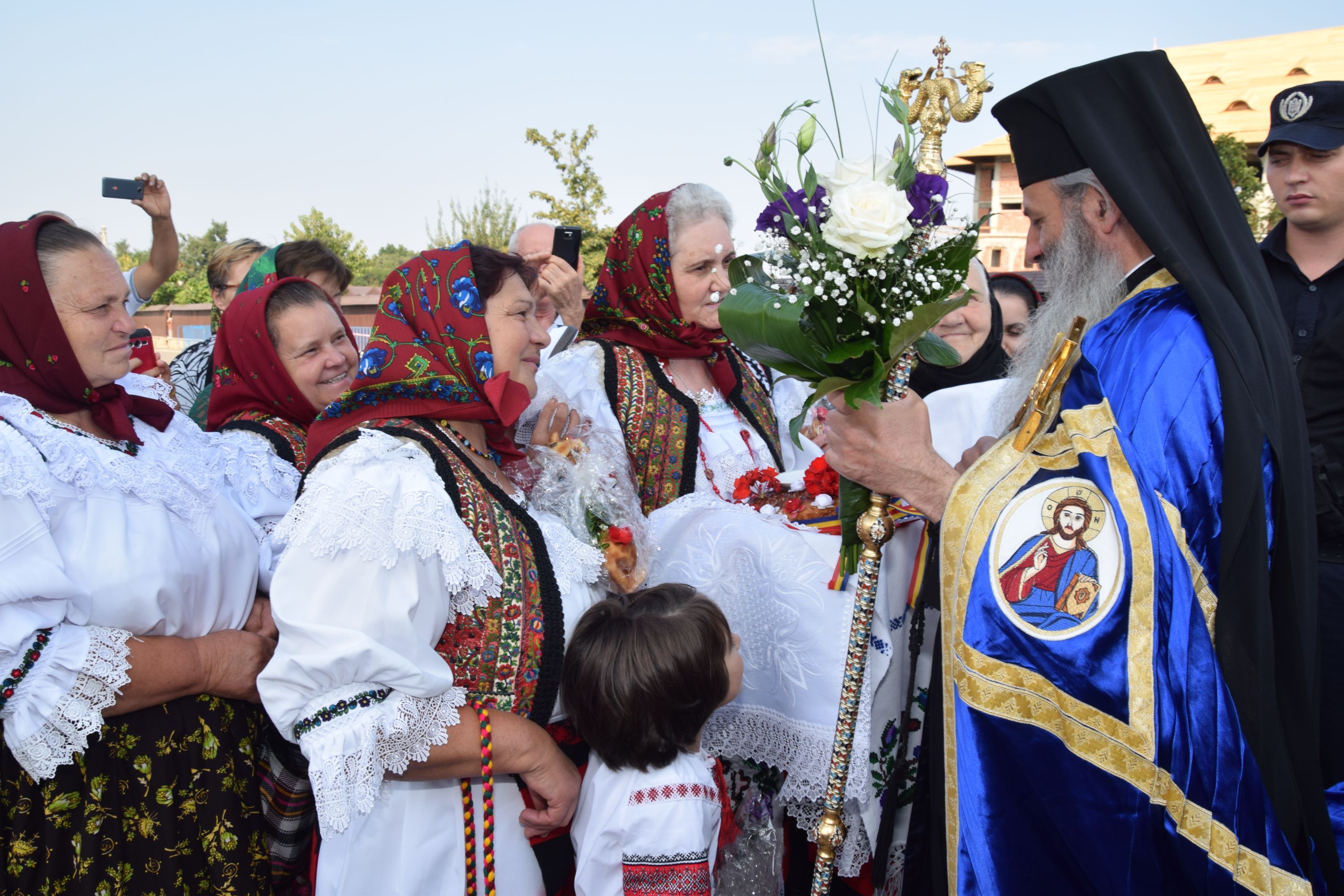 IPS Părinte Teofan, la hramul Mănăstirii Hadâmbu: „Maica Domnului este cinstită prin nașterea de prunci”