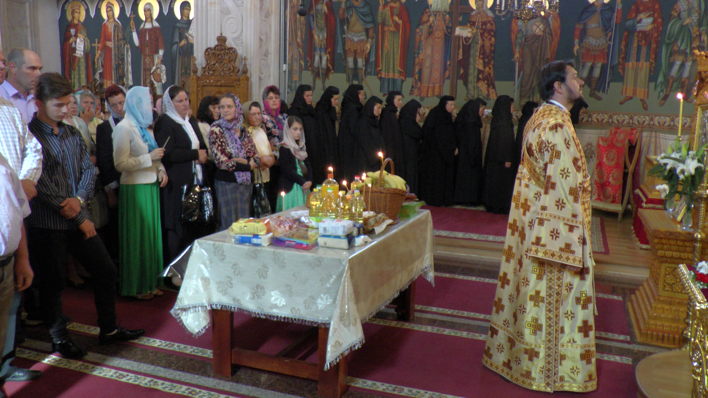 IPS Pimen: „Pentru a putea lua crucea și a-I urma Mântuitorului Hristos trebuie să ne lepădăm de sine”