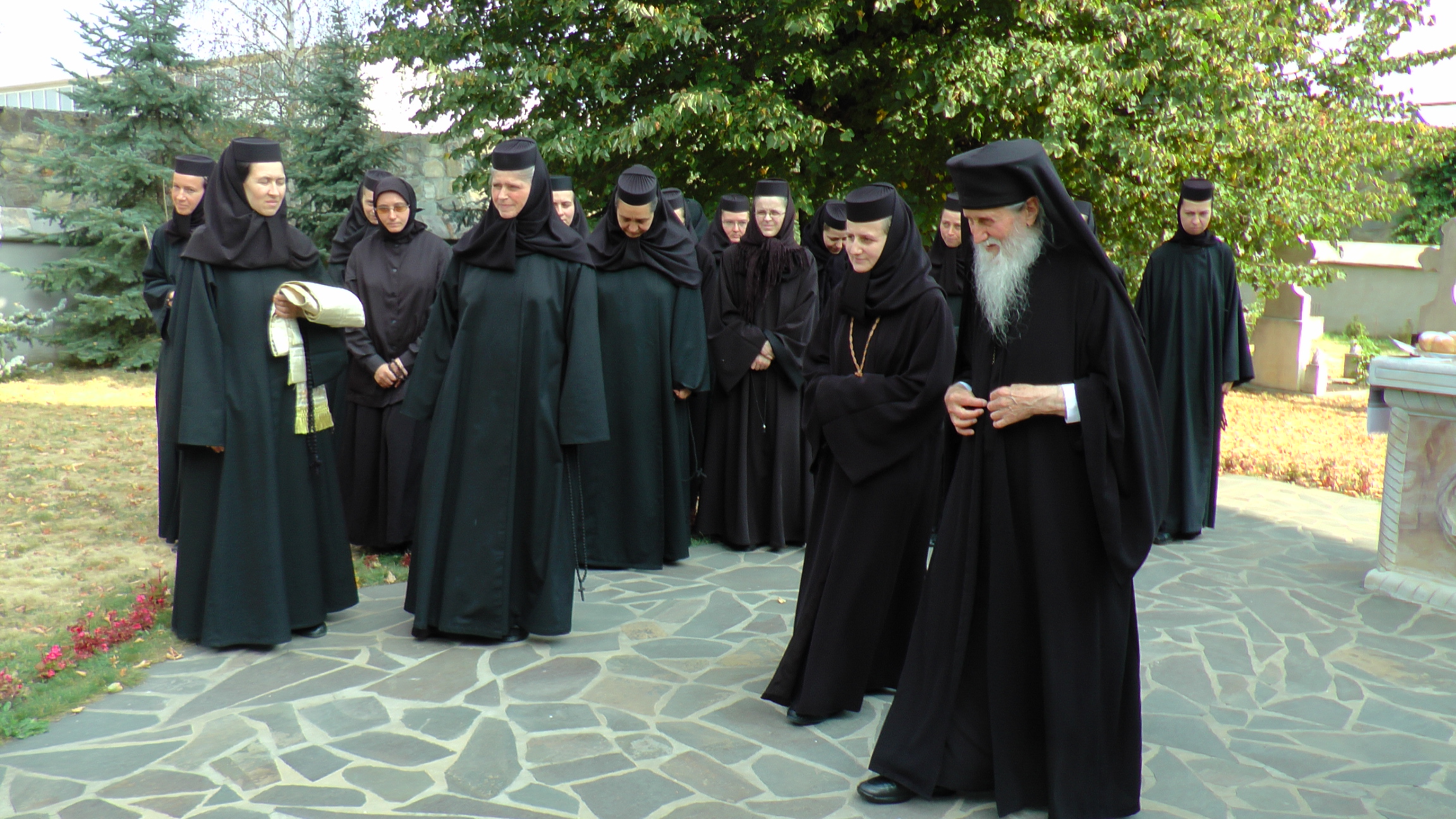 IPS Pimen: „Pentru a putea lua crucea și a-I urma Mântuitorului Hristos trebuie să ne lepădăm de sine”