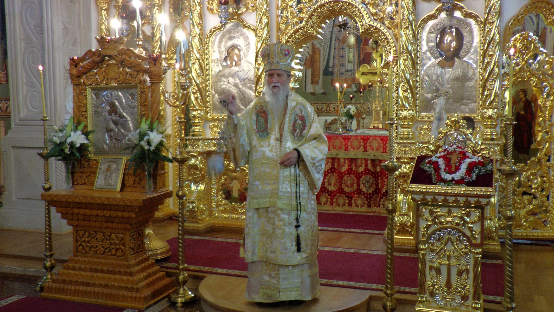 IPS Pimen: „Pentru a putea lua crucea și a-I urma Mântuitorului Hristos trebuie să ne lepădăm de sine”