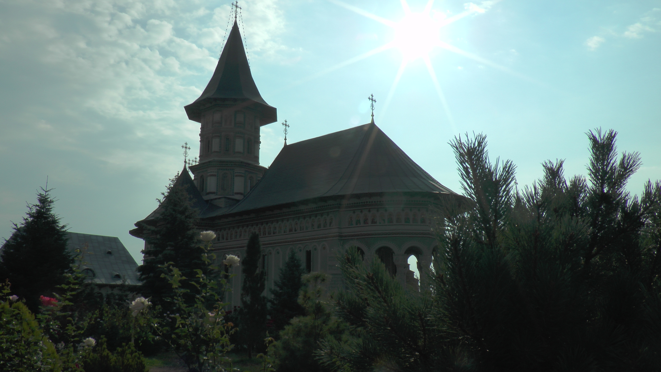 IPS Pimen: „Pentru a putea lua crucea și a-I urma Mântuitorului Hristos trebuie să ne lepădăm de sine”