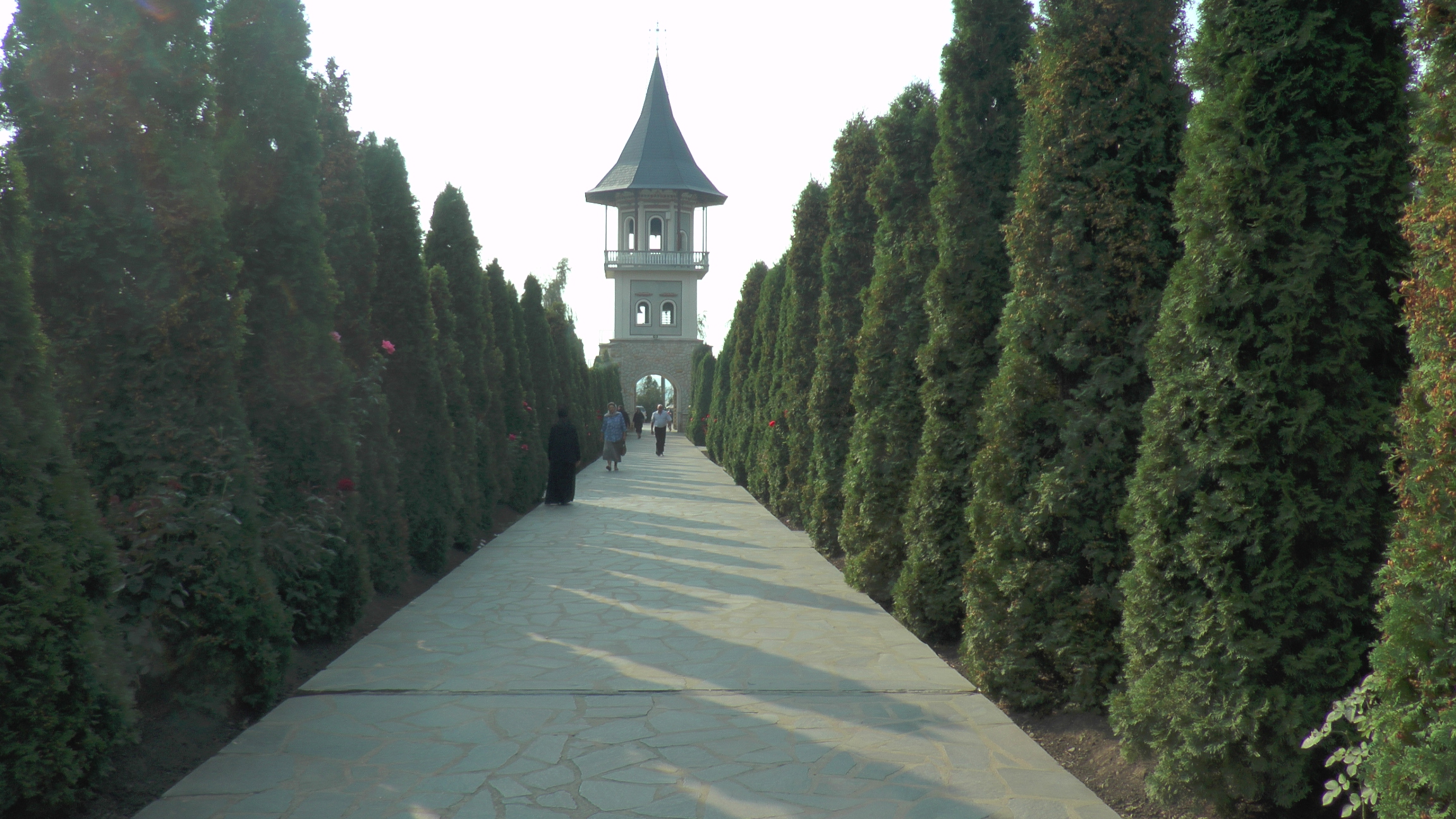 IPS Pimen: „Pentru a putea lua crucea și a-I urma Mântuitorului Hristos trebuie să ne lepădăm de sine”