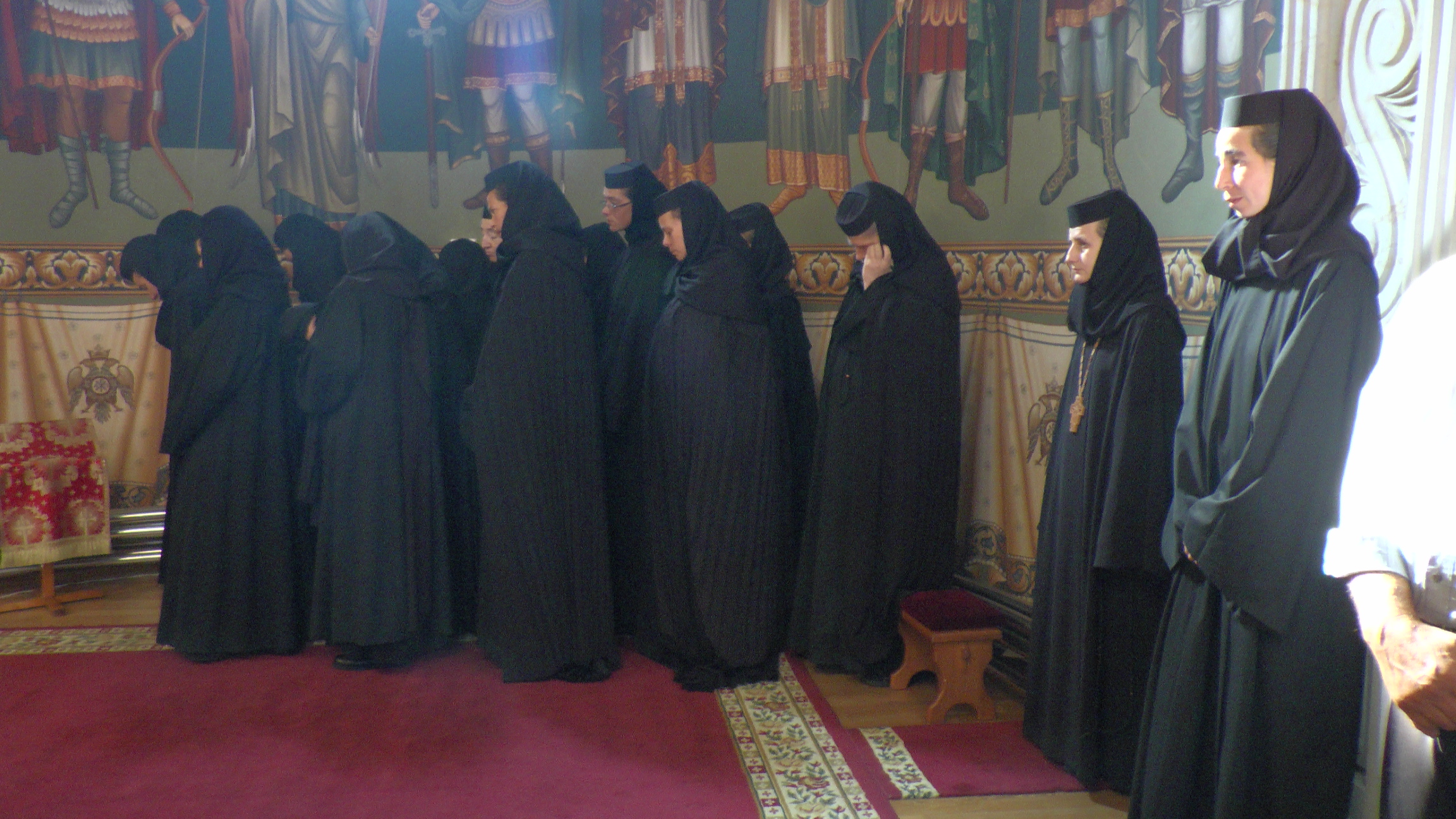 IPS Pimen: „Pentru a putea lua crucea și a-I urma Mântuitorului Hristos trebuie să ne lepădăm de sine”