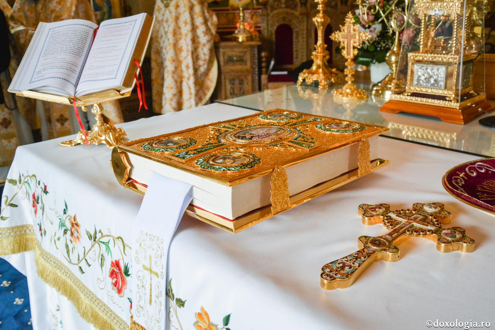 Care este începutul Sfintei Liturghii și ce semnifică el? / Foto: Bogdan Zamfirescu Sfânta Masă