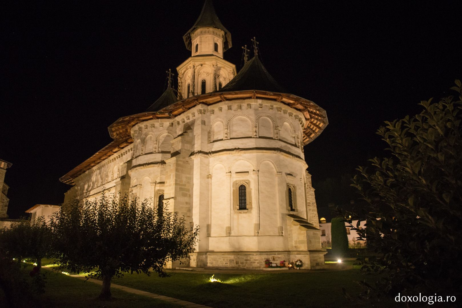 Întâmpinarea Patriarhului Ioan al X-lea la Mănăstirea Putna (GALERIE FOTO)