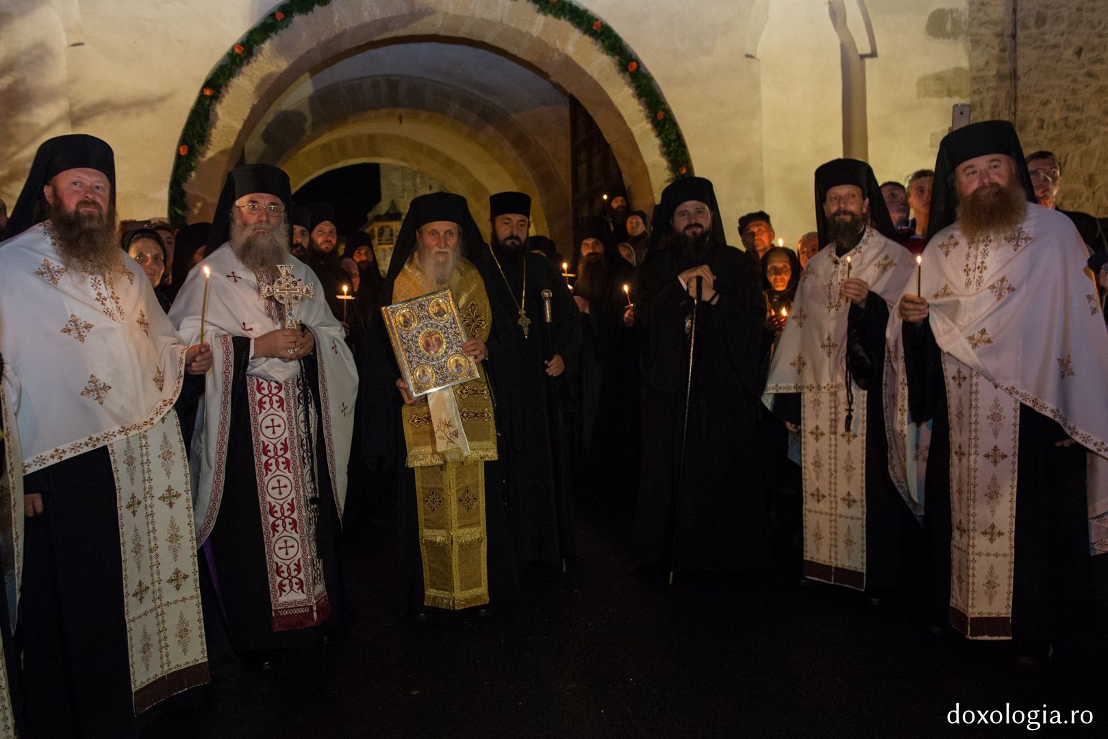 Întâmpinarea Patriarhului Ioan al X-lea la Mănăstirea Putna (GALERIE FOTO)