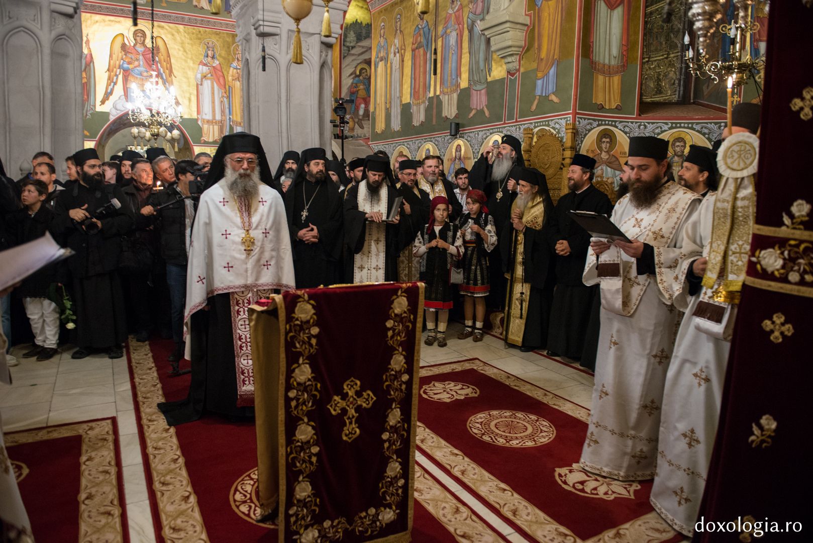 Întâmpinarea Patriarhului Ioan al X-lea la Mănăstirea Putna (GALERIE FOTO)