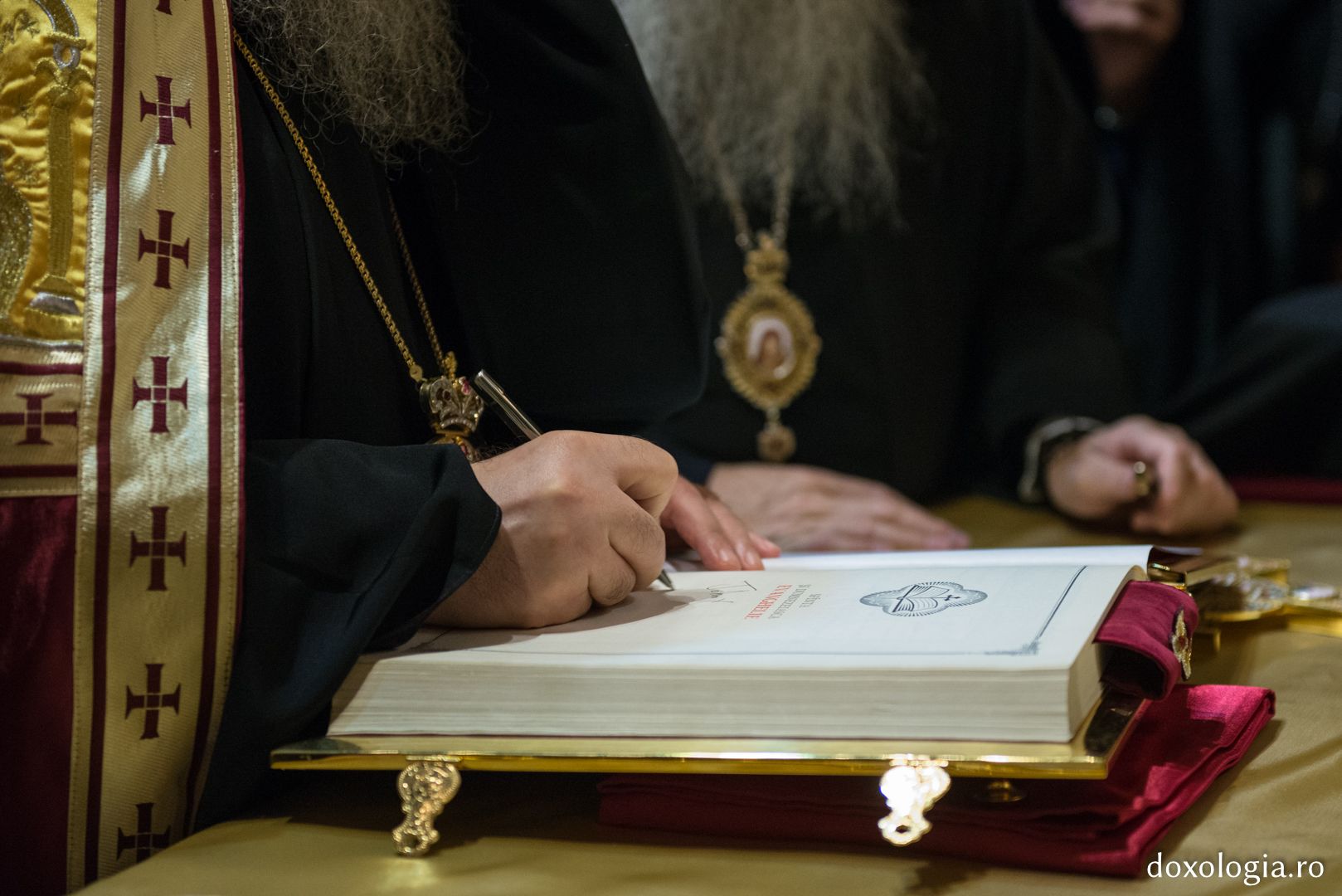 Întâmpinarea Patriarhului Ioan al X-lea la Mănăstirea Putna (GALERIE FOTO)