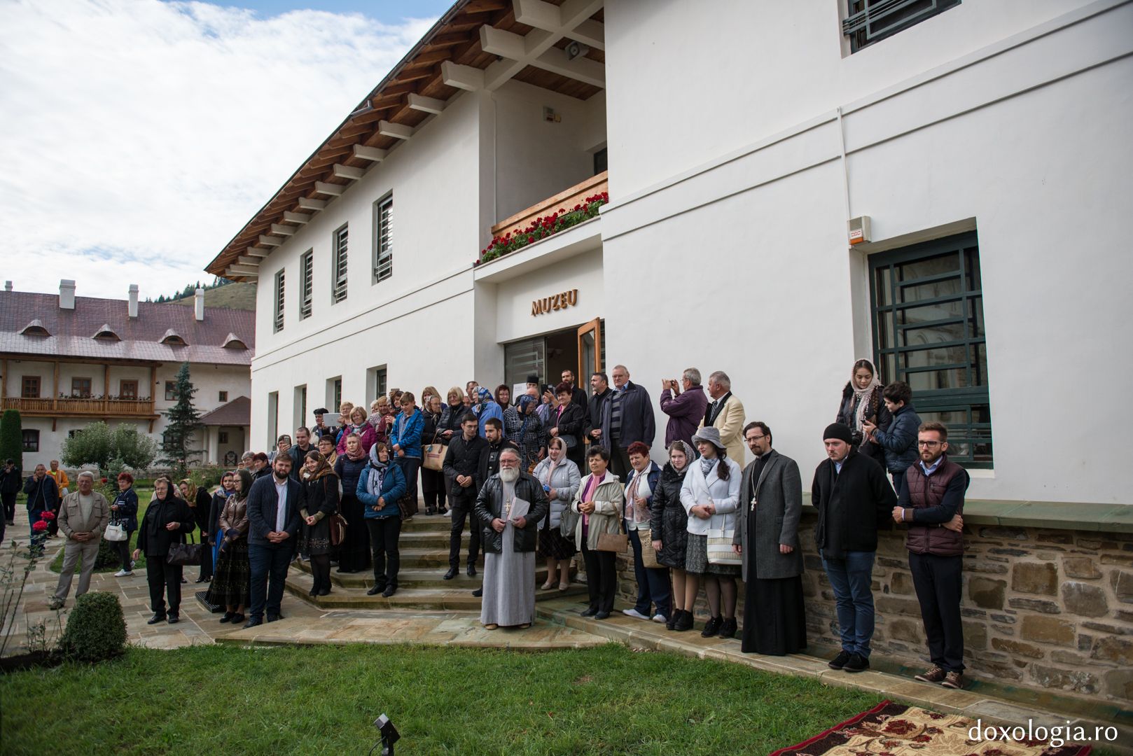 Tradiție la Mănăstirea Putna: Patriarhul Antiohiei a plantat un brad