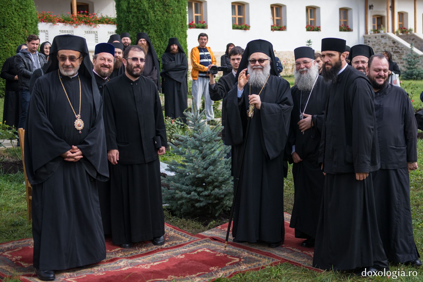 Tradiție la Mănăstirea Putna: Patriarhul Antiohiei a plantat un brad