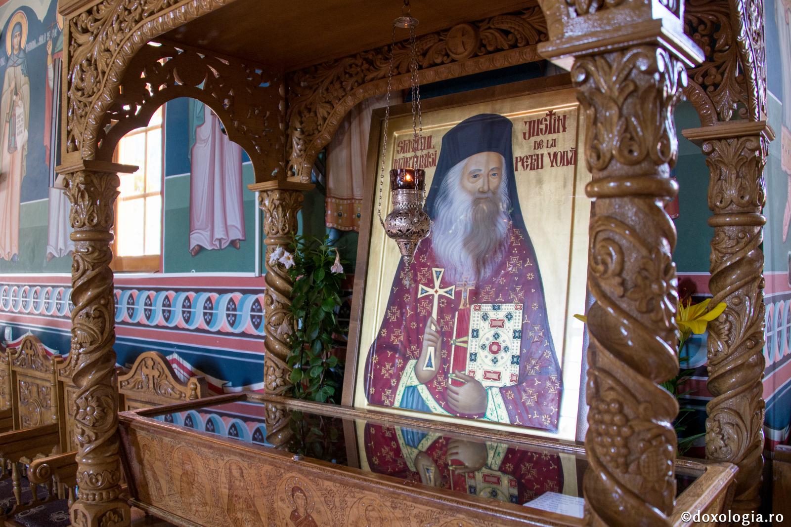Părintele Iustin și minunea din viața noastră