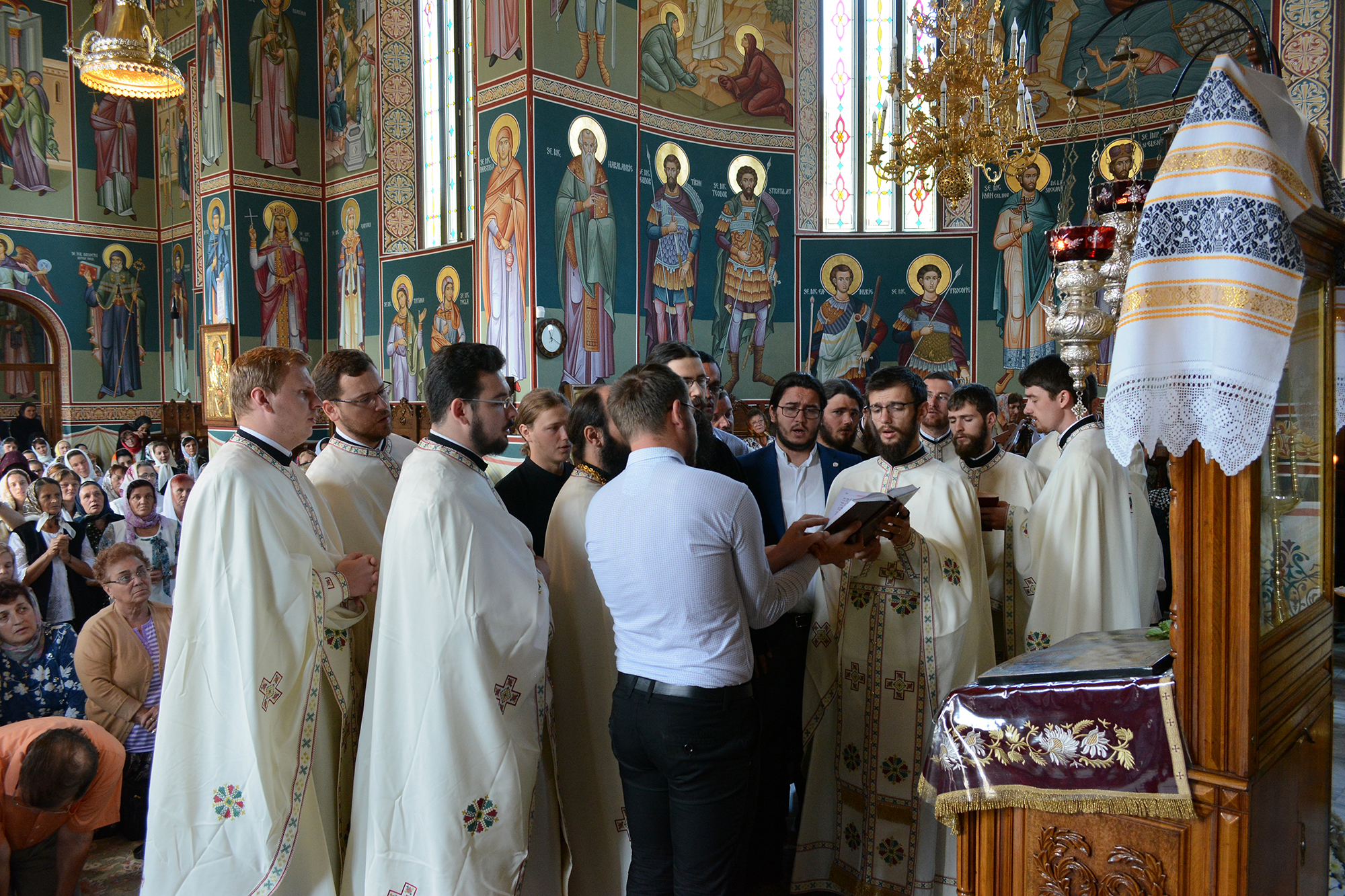 „Atelierul de Formare a Tinerilor Preoți” din Arhiepiscopia Iașilor s-a mutat pentru câteva zile în Bucovina