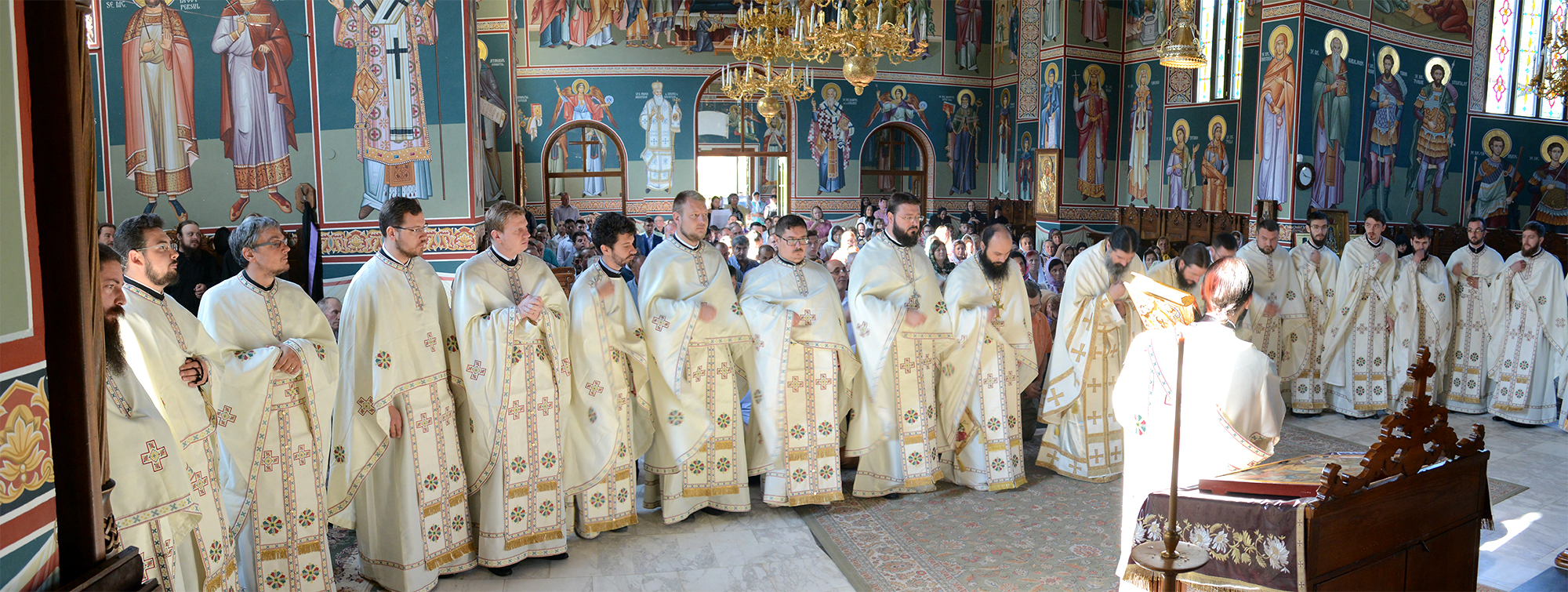 „Atelierul de Formare a Tinerilor Preoți” din Arhiepiscopia Iașilor s-a mutat pentru câteva zile în Bucovina