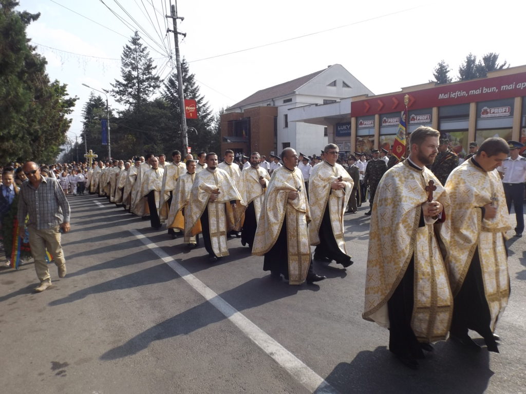 Manifestări religioase şi militare în cinstea Sfintei Cruci Manifestări religioase şi militare în cinstea Sfintei Cruci