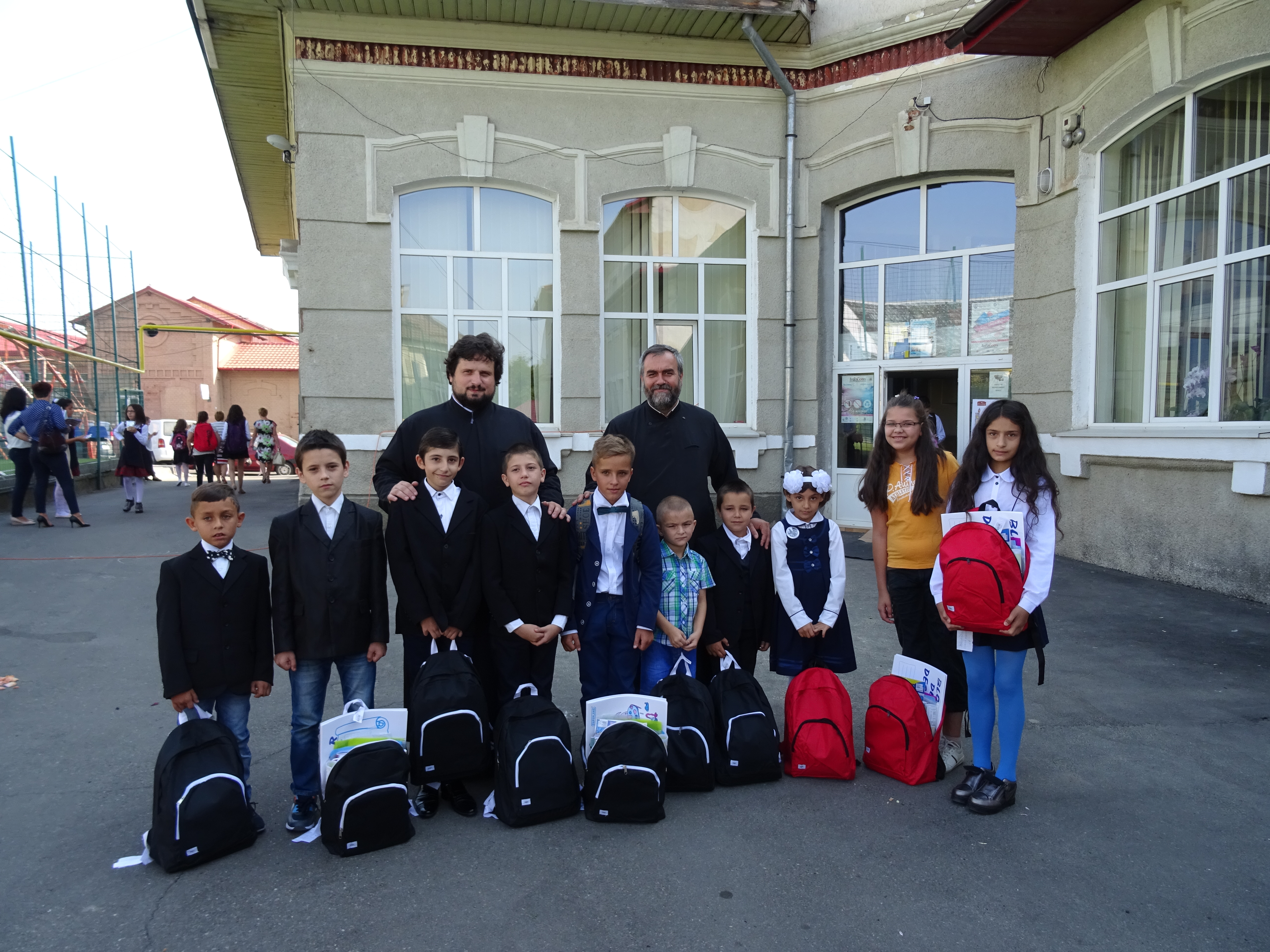 Protoieria Fălticeni, în sprijinul elevilor cu situație financiară precară Protoieria Fălticeni, în sprijinul elevilor cu situație financiară precară