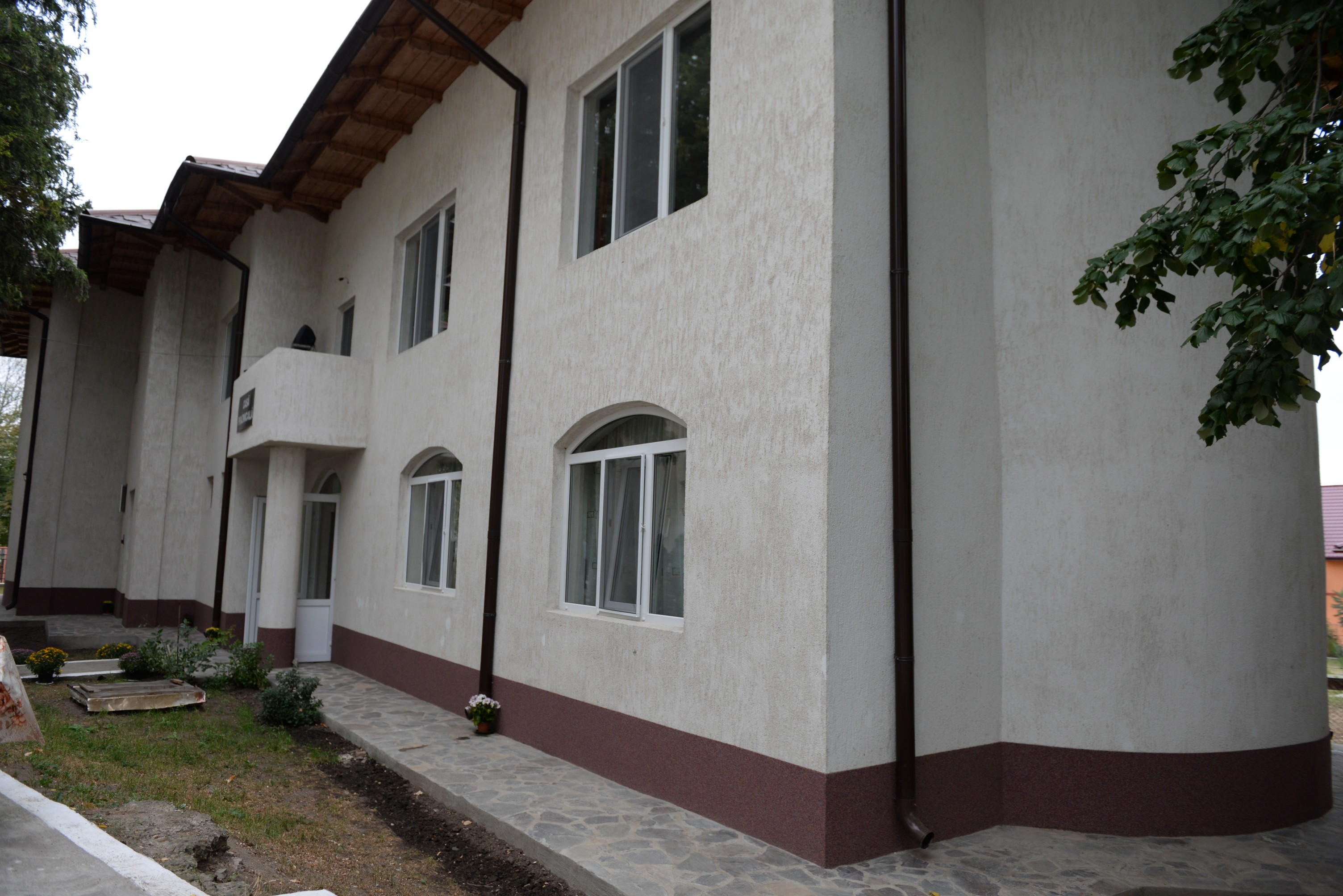 Sfințirea complexului social al Parohiei „Sfântul M. Mucenic Gheorghe“ din Săveni