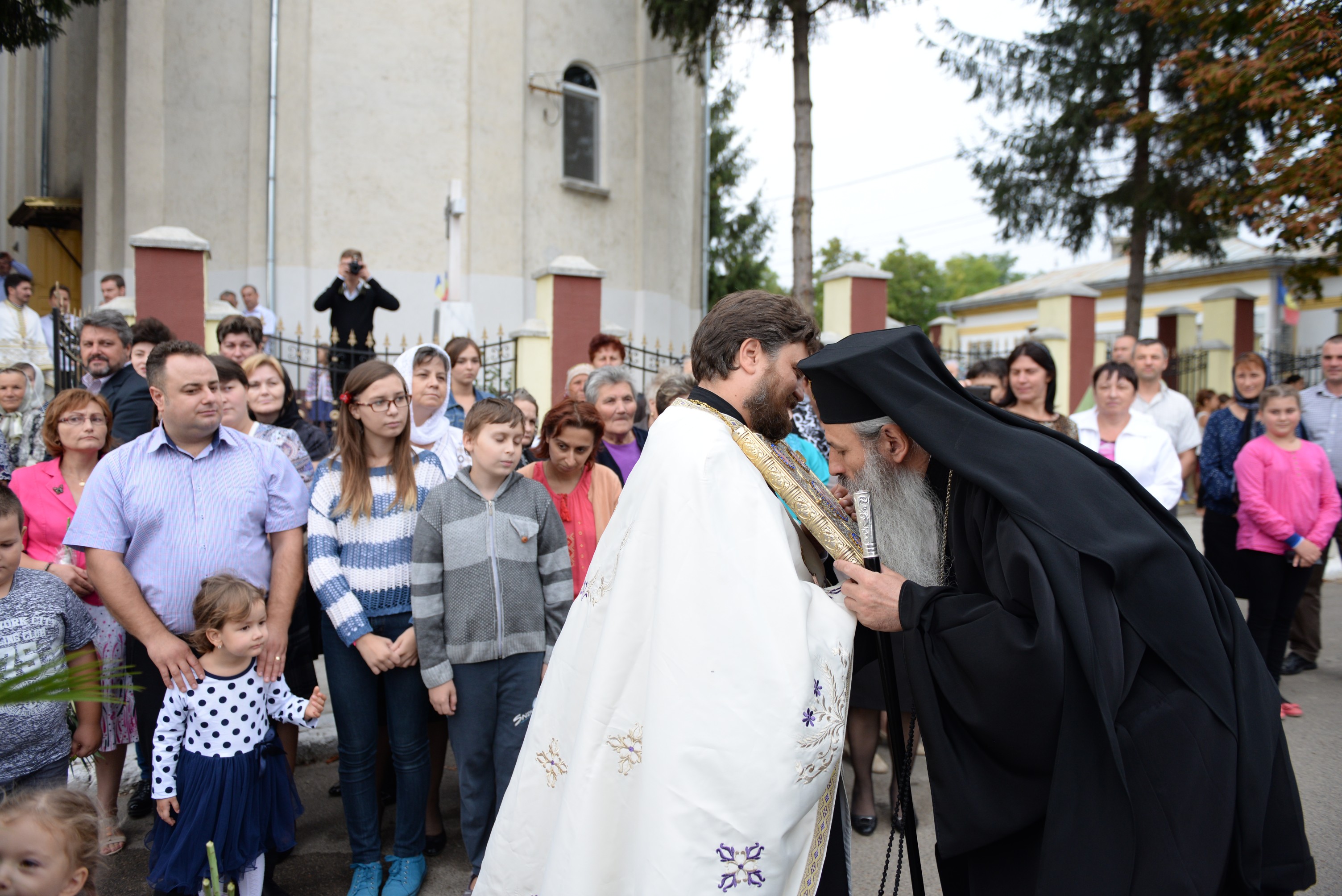 Sfințirea complexului social al Parohiei „Sfântul M. Mucenic Gheorghe“ din Săveni