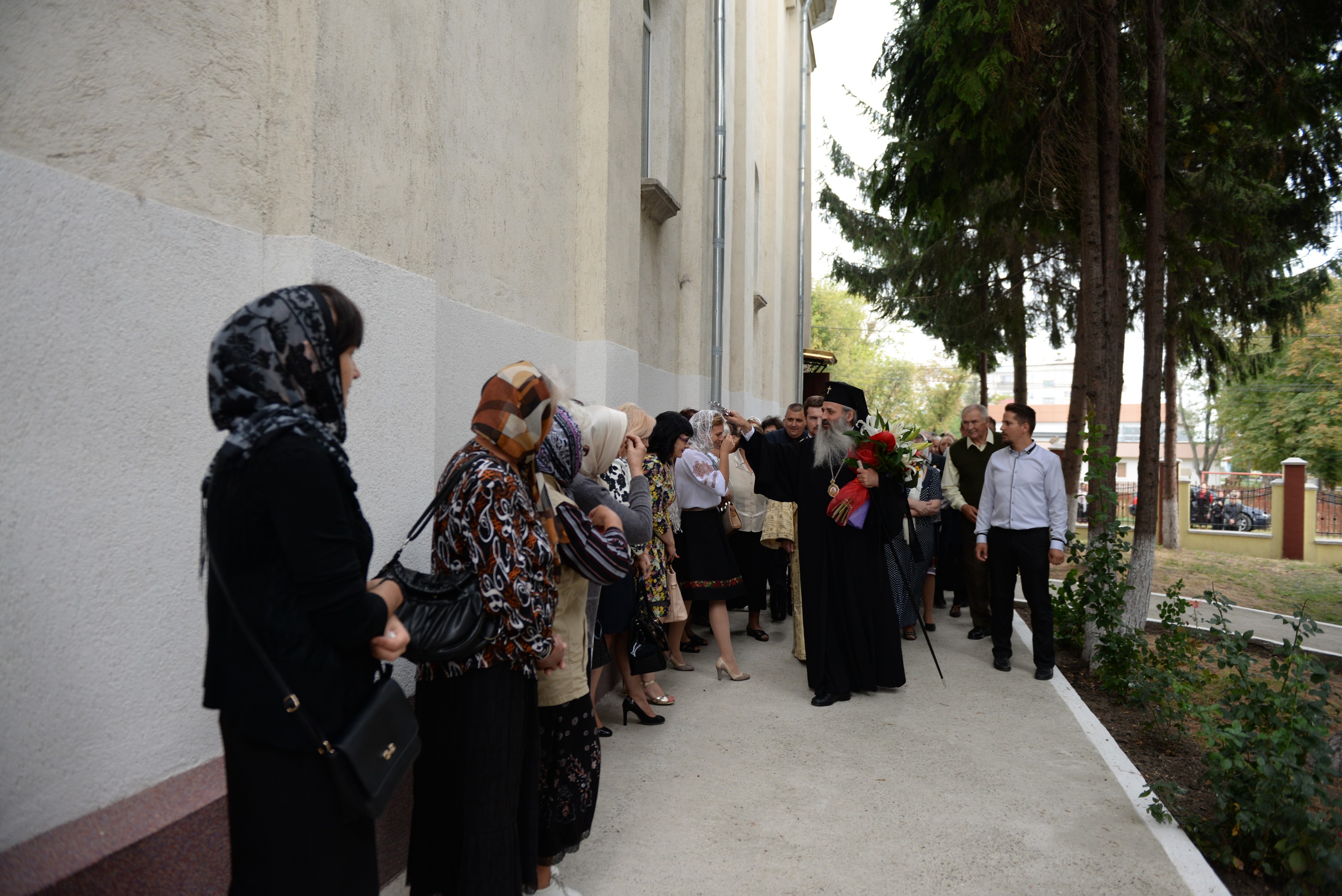 Sfințirea complexului social al Parohiei „Sfântul M. Mucenic Gheorghe“ din Săveni